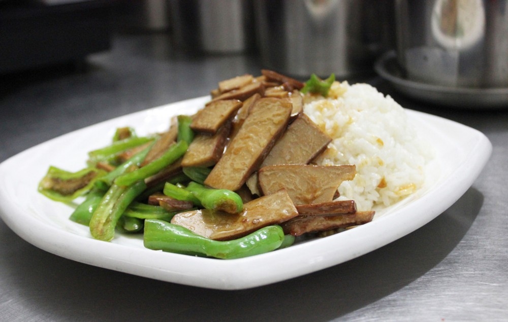 山东菜鲁菜青椒炒香干盖饭