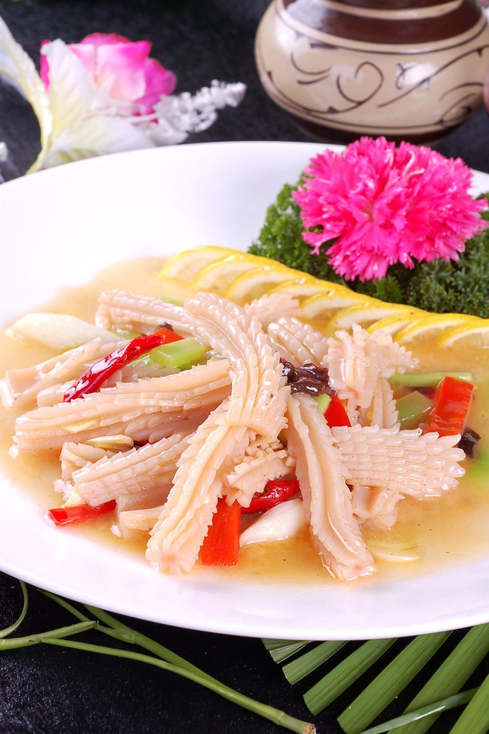 餐饮美食川菜火爆鱿鱼卷高清图片