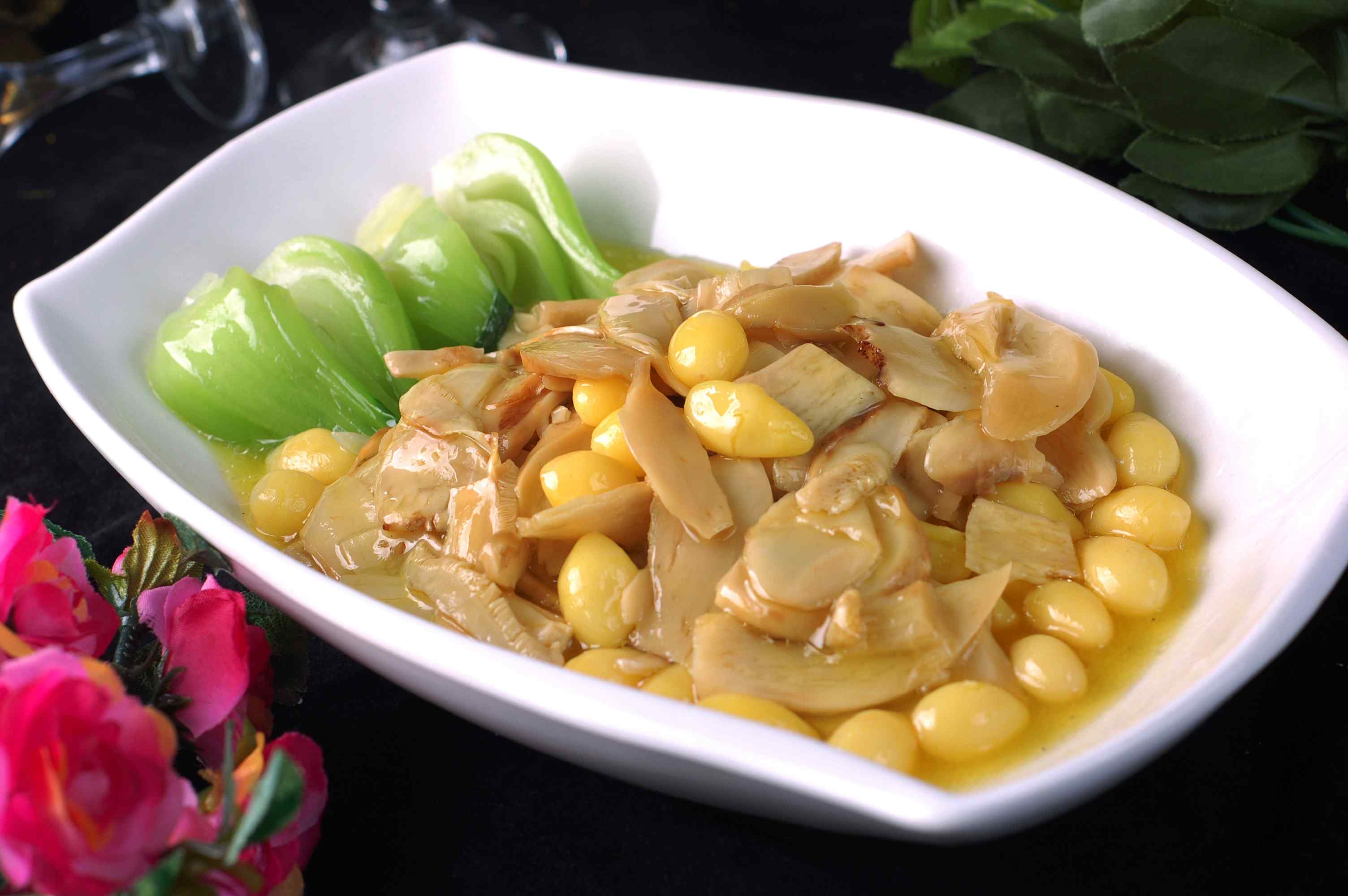 餐饮美食白果烩松茸高清图片