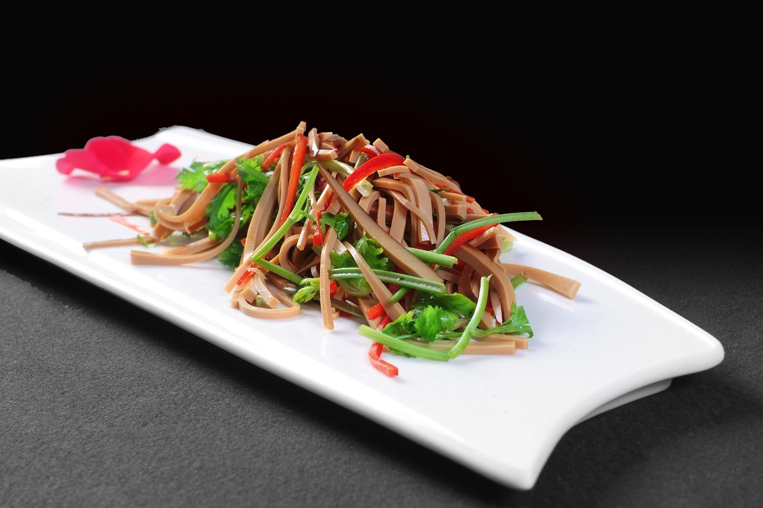 餐饮美食蛋香豆腐丝高清图片