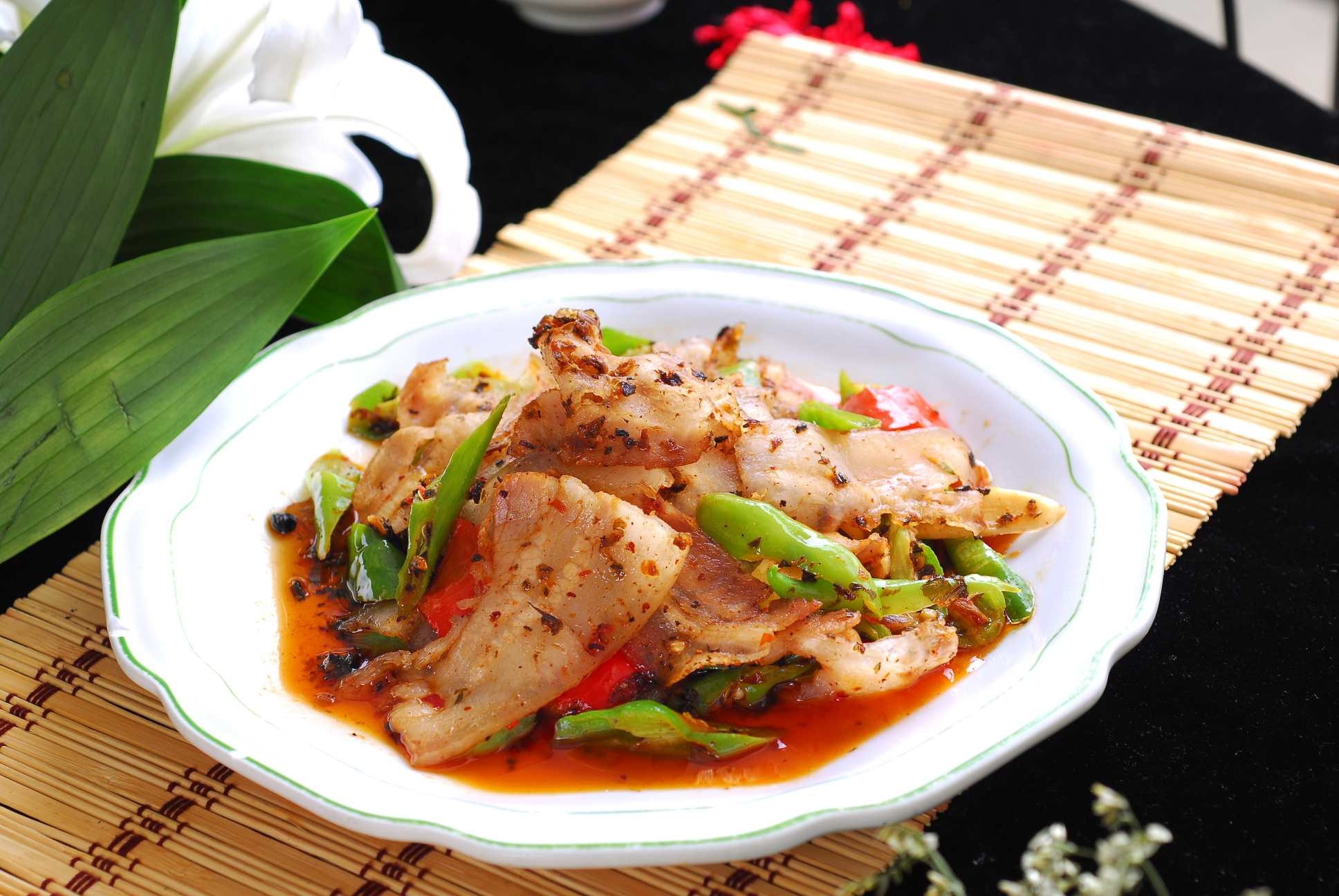 盐菜回锅肉高清图片