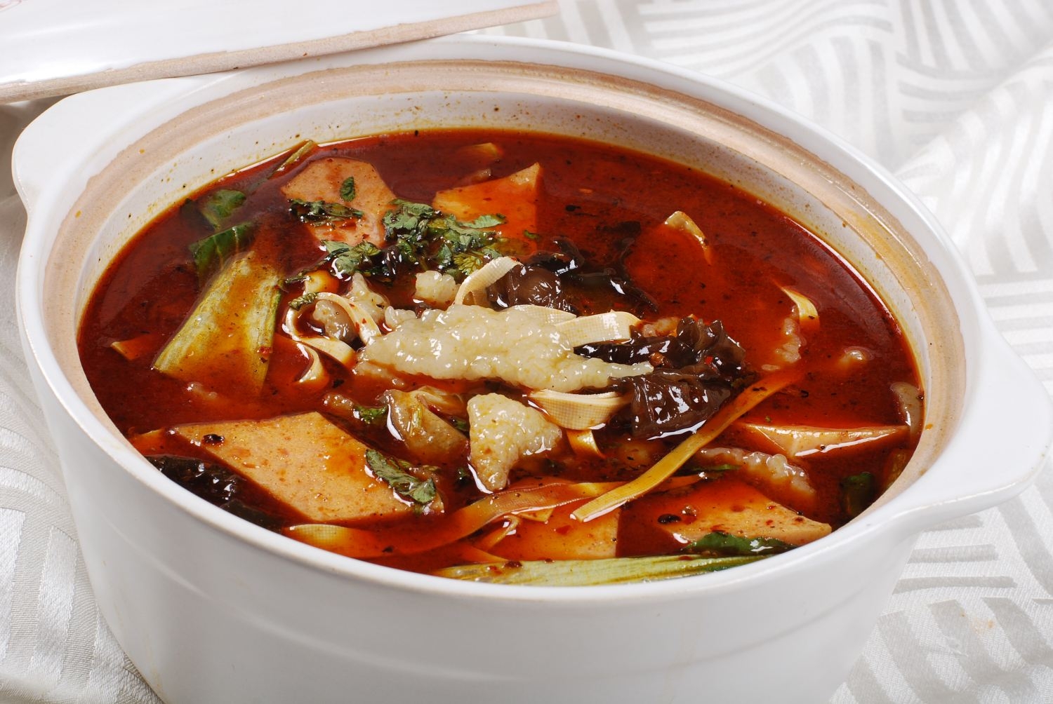 餐饮美食川菜鸡汤砂锅拨鱼高清图片