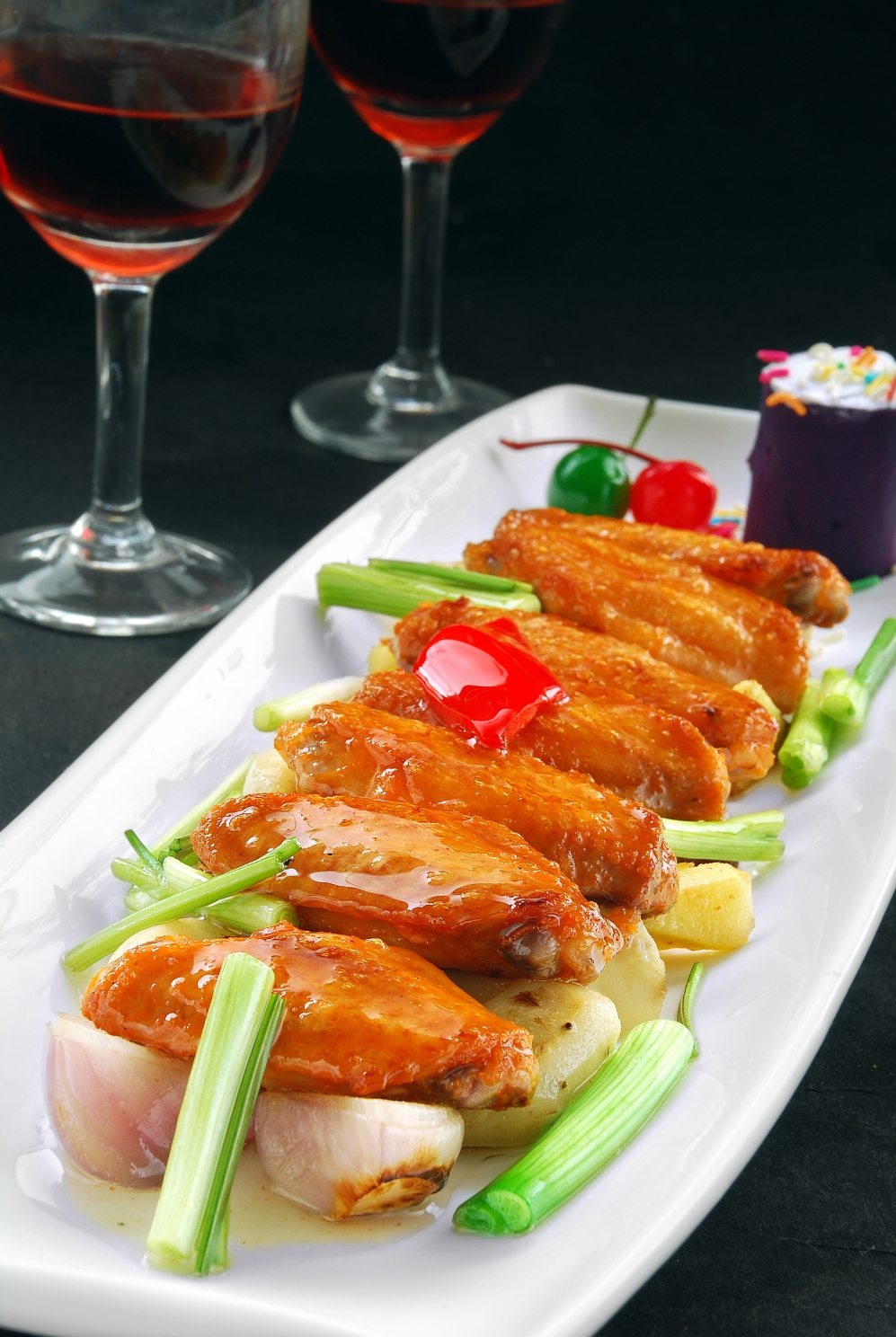 餐饮美食沙姜煎焗鸡中翅高清图片