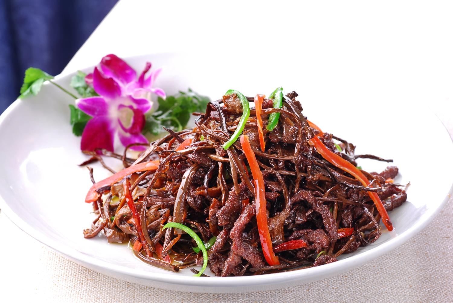 餐饮美食牛肉茶树菇高清图片