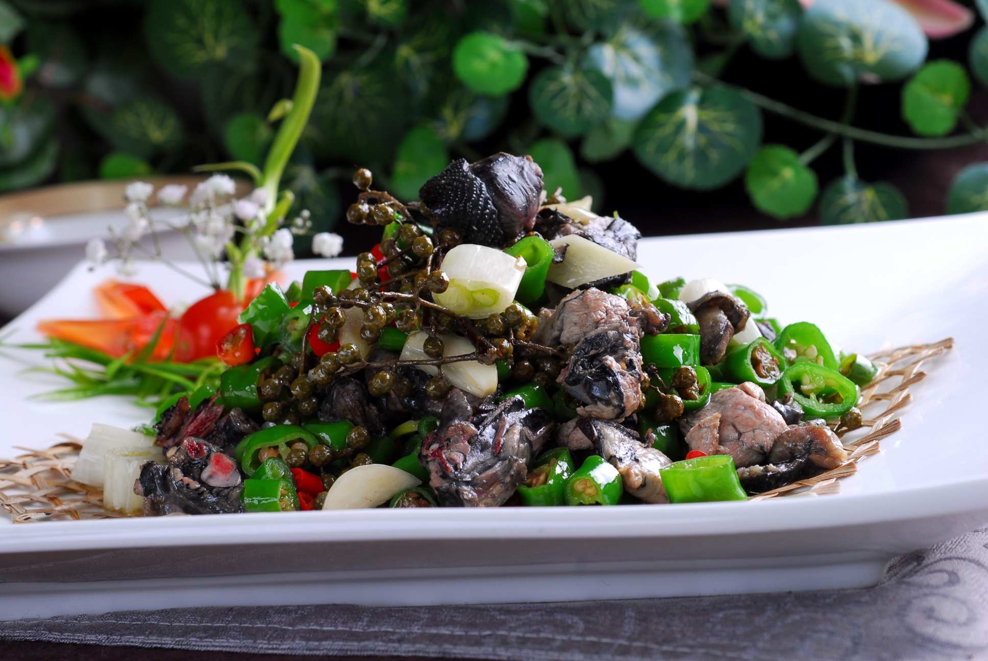 虅椒竹林鸡高清图片