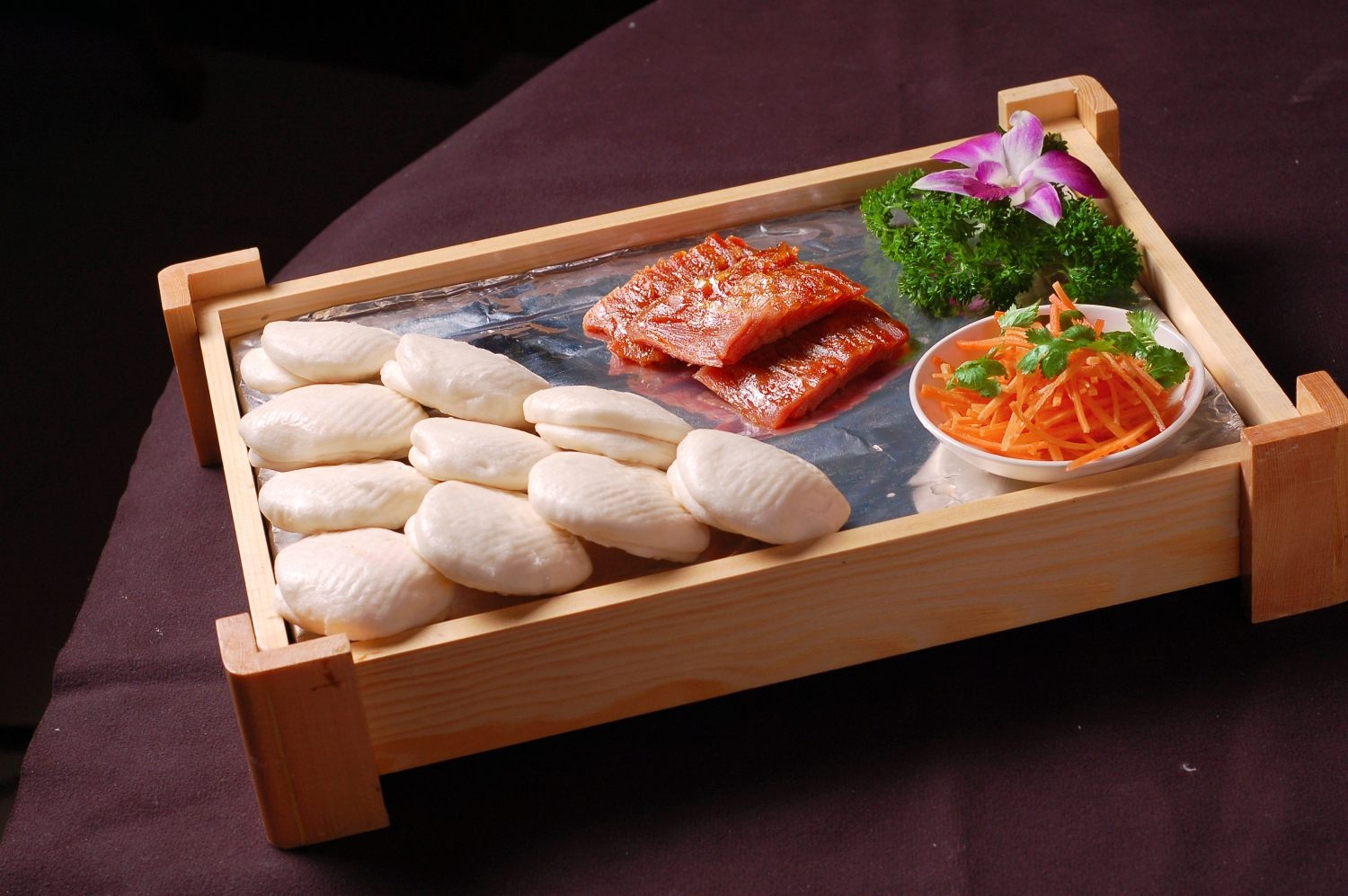 荷叶炭烧肉高清图片