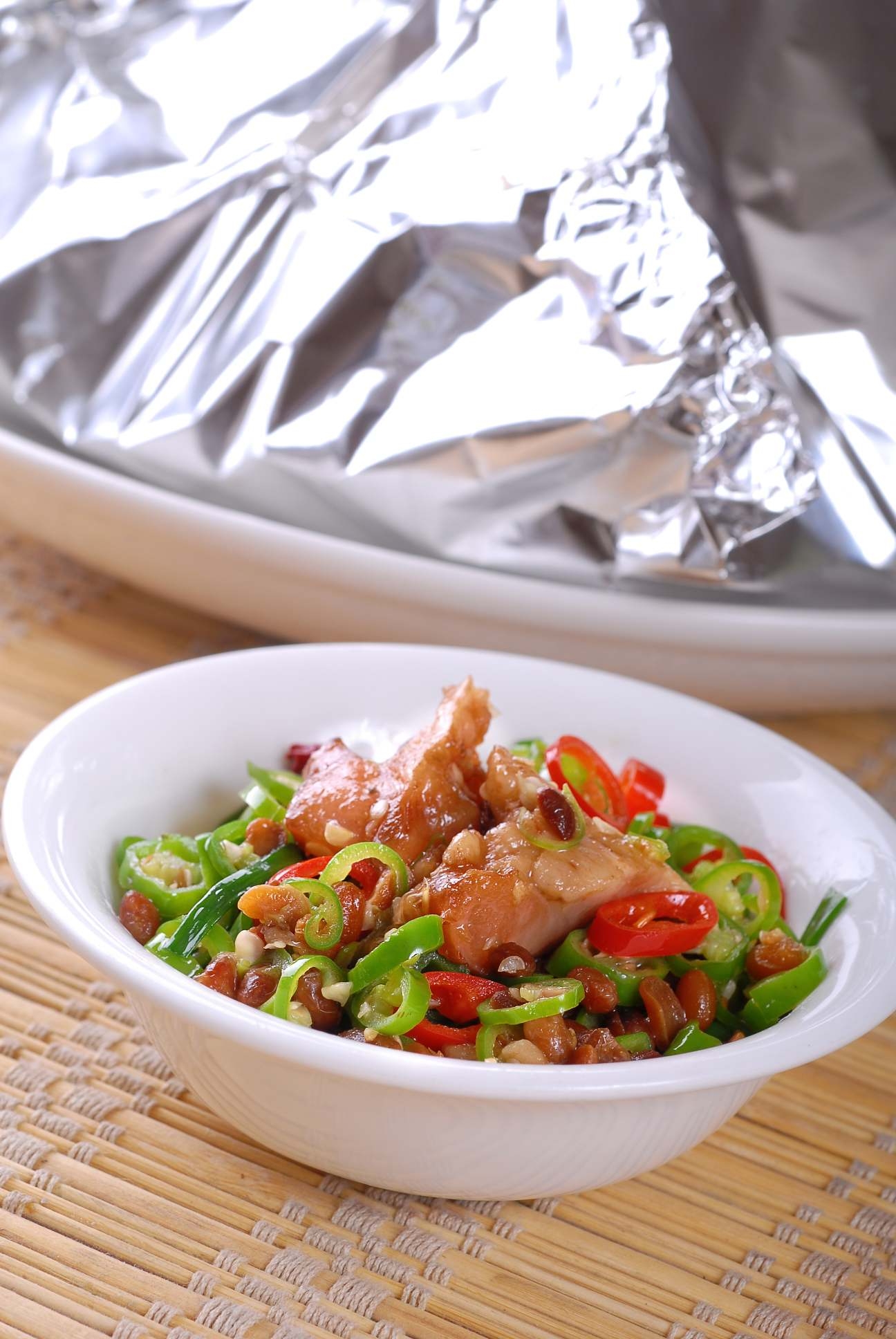 热大蒜烧鲶鱼高清图片