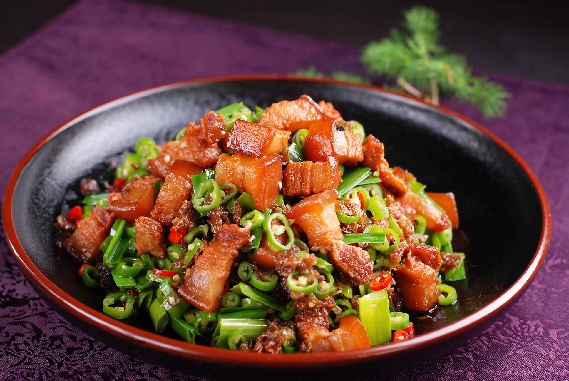 鲜椒红烧肉高清图片