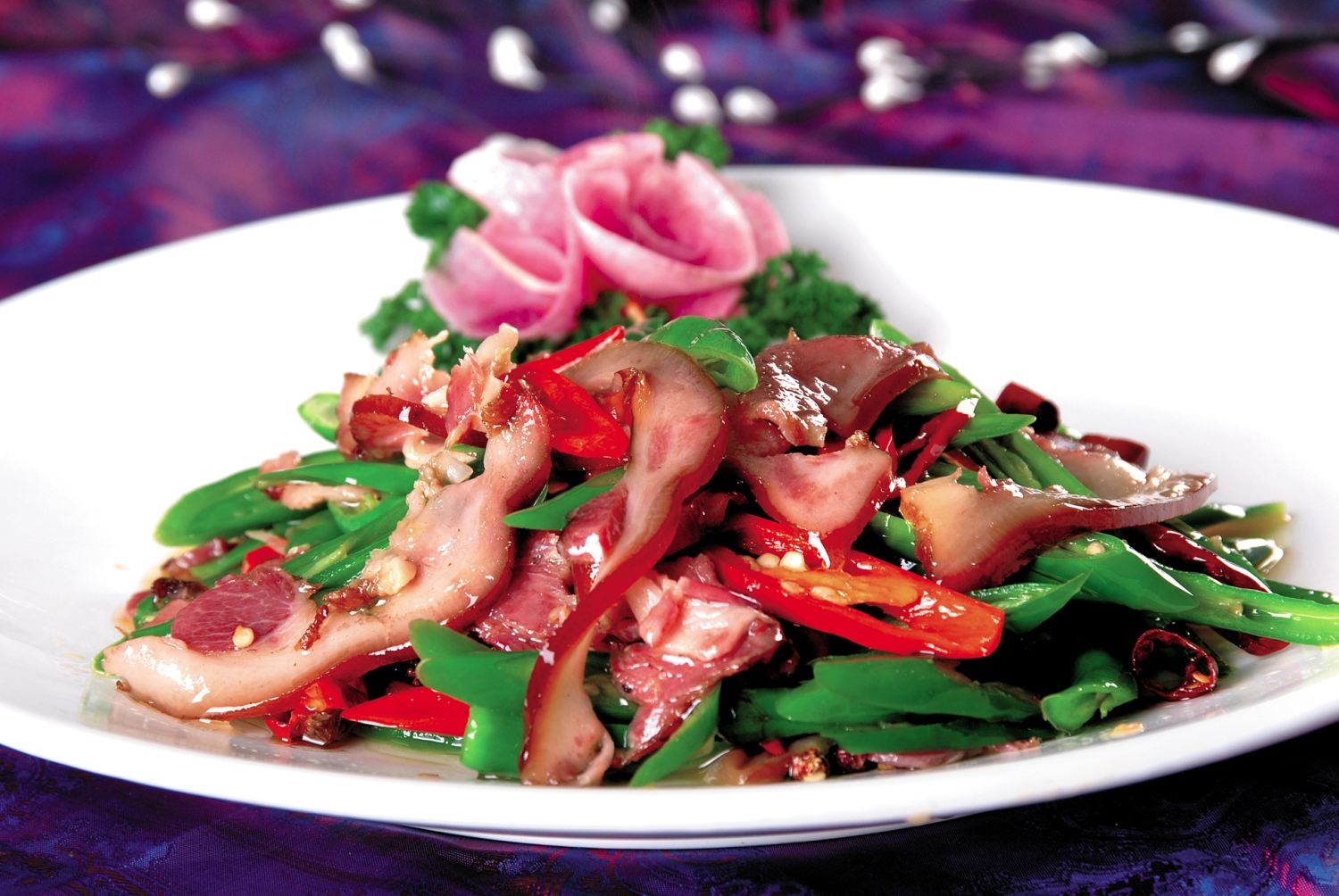 餐饮美食尖椒拱嘴高清图片