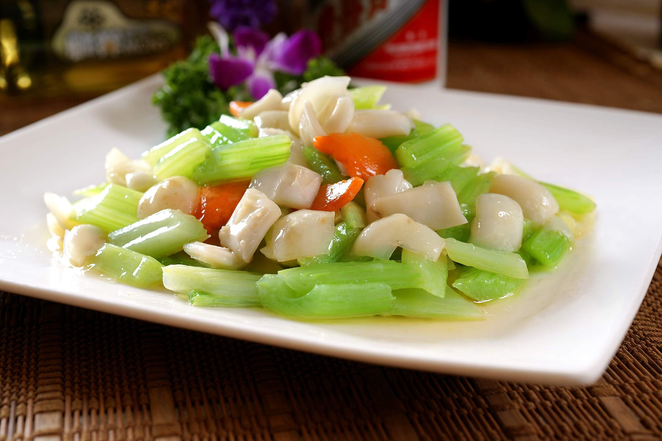 餐饮美食热西芹百合炒墨鱼粒高清图片