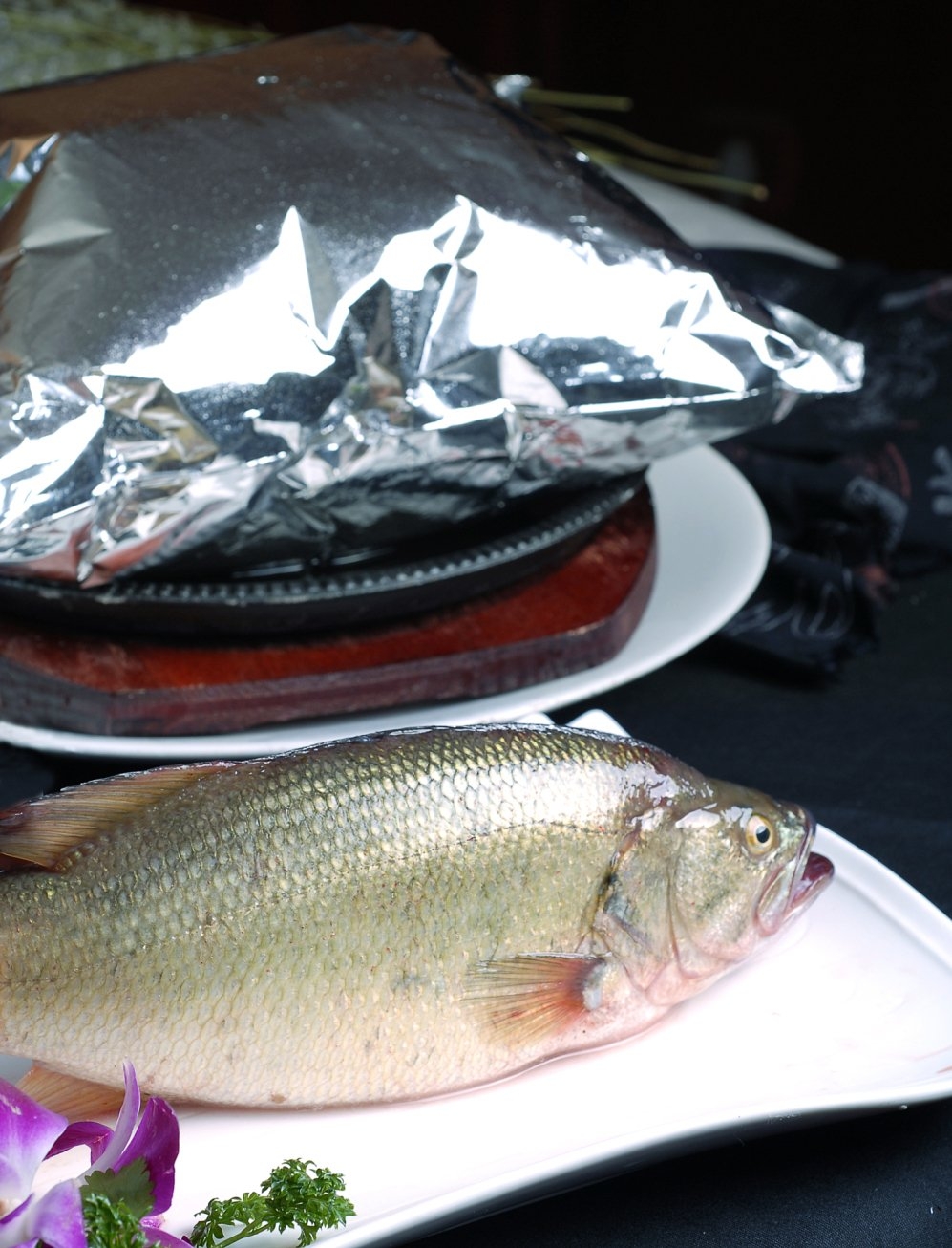 餐饮美食烧汁鲈鱼高清图片