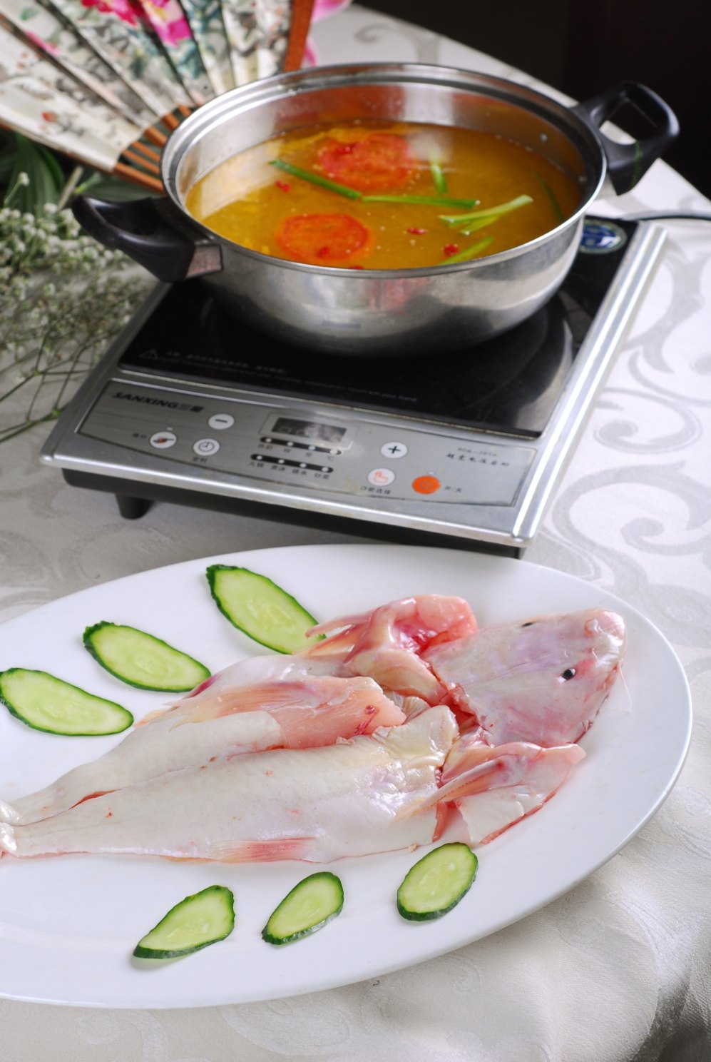 餐饮美食明炉胭脂鱼高清图片