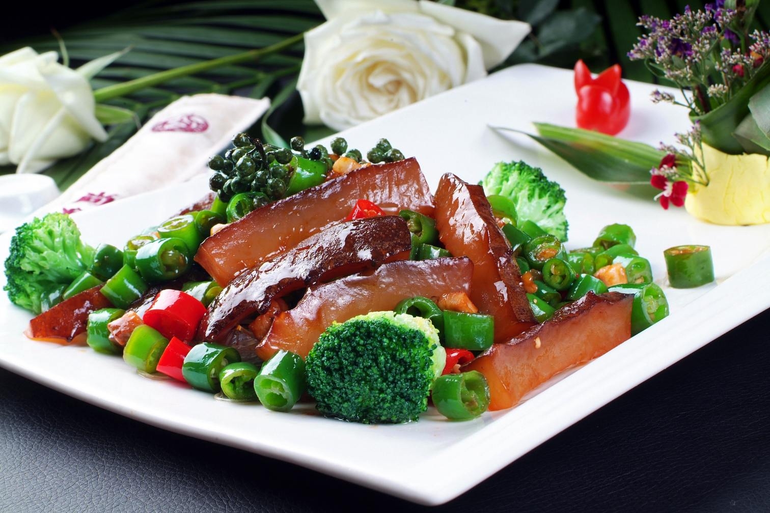 青椒肉碎辽参高清图片