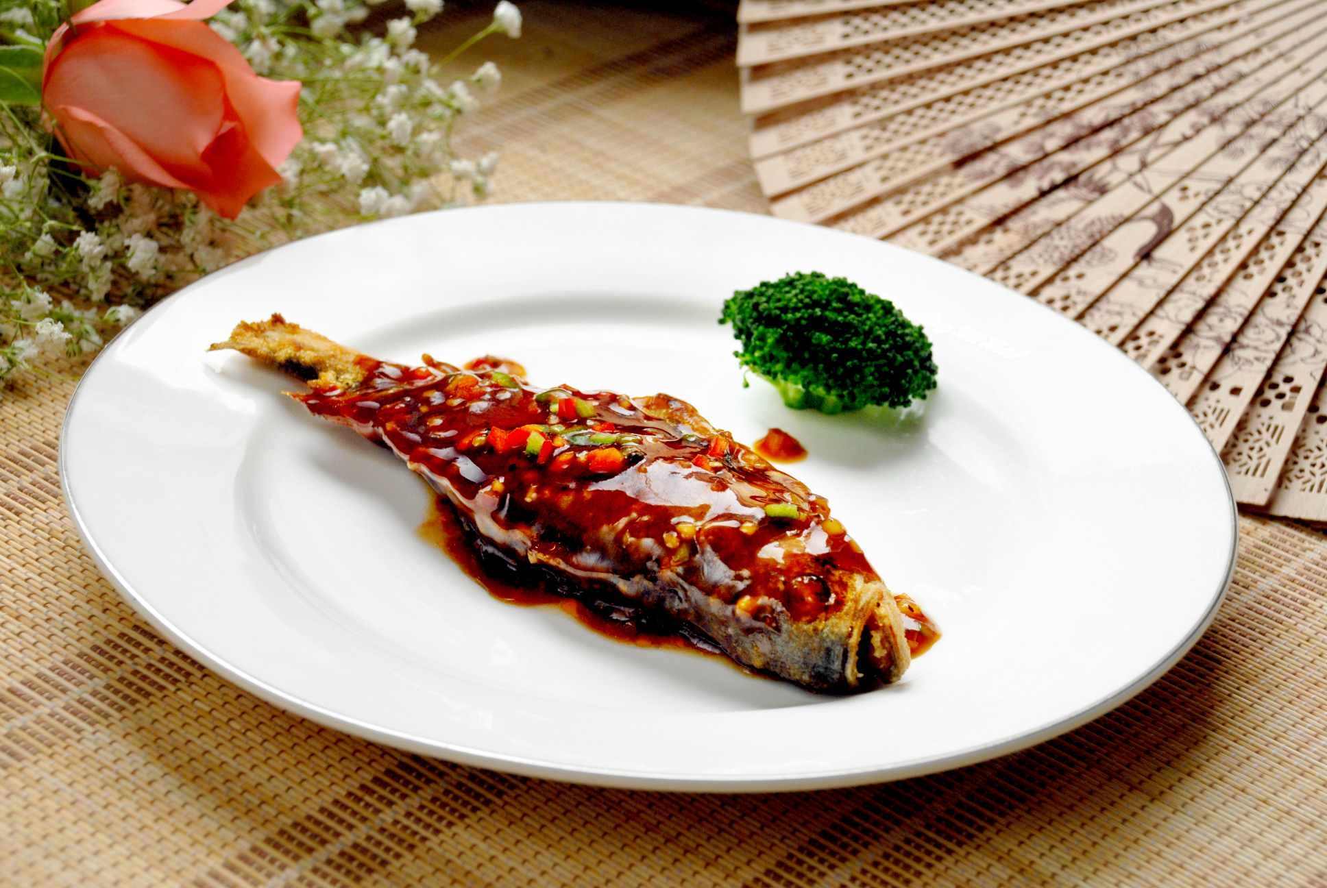 煎封小黄鱼高清图片