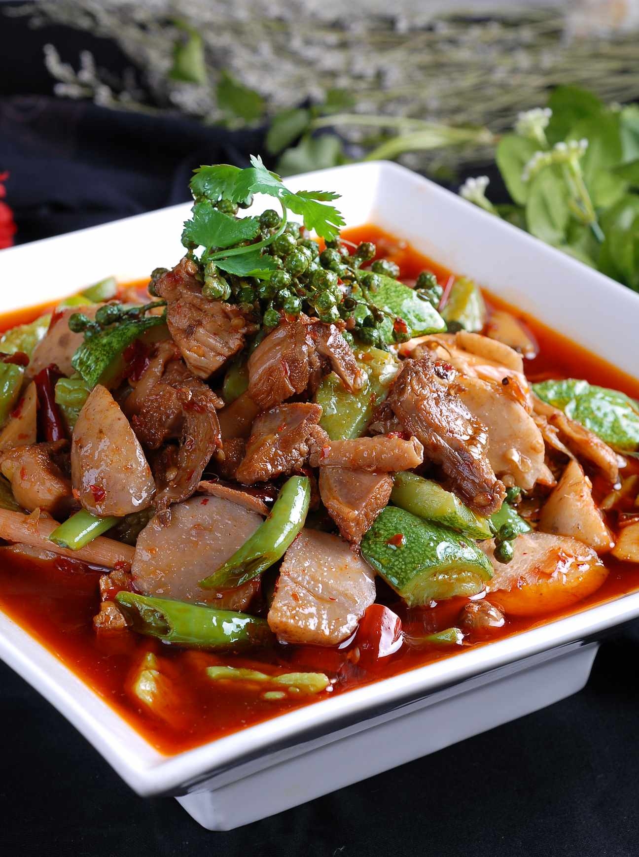 农家柴火鸡高清图片