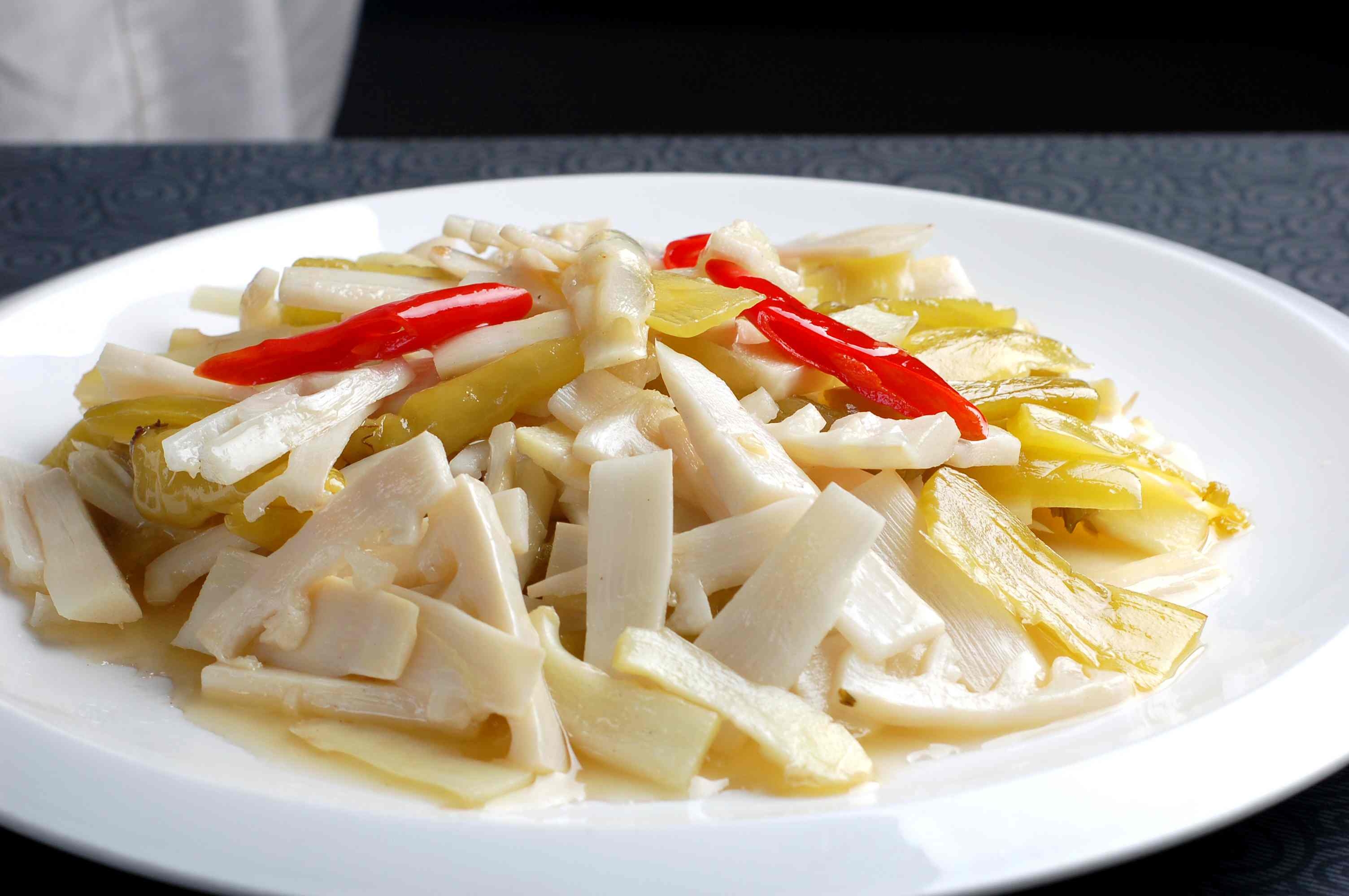 仔姜炒苦笋高清图片