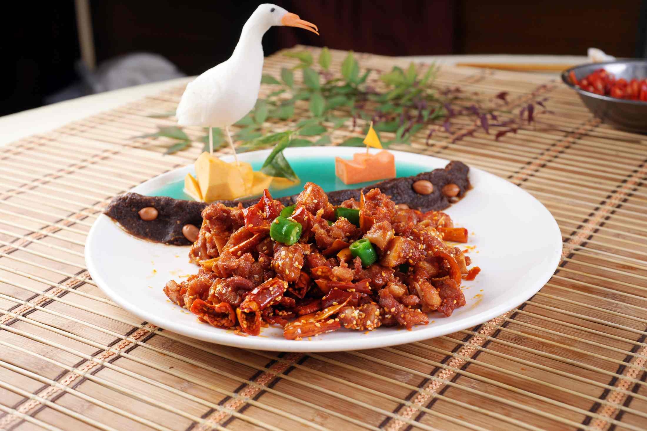 餐饮美食川菜酥椒脆仔骨高清图片