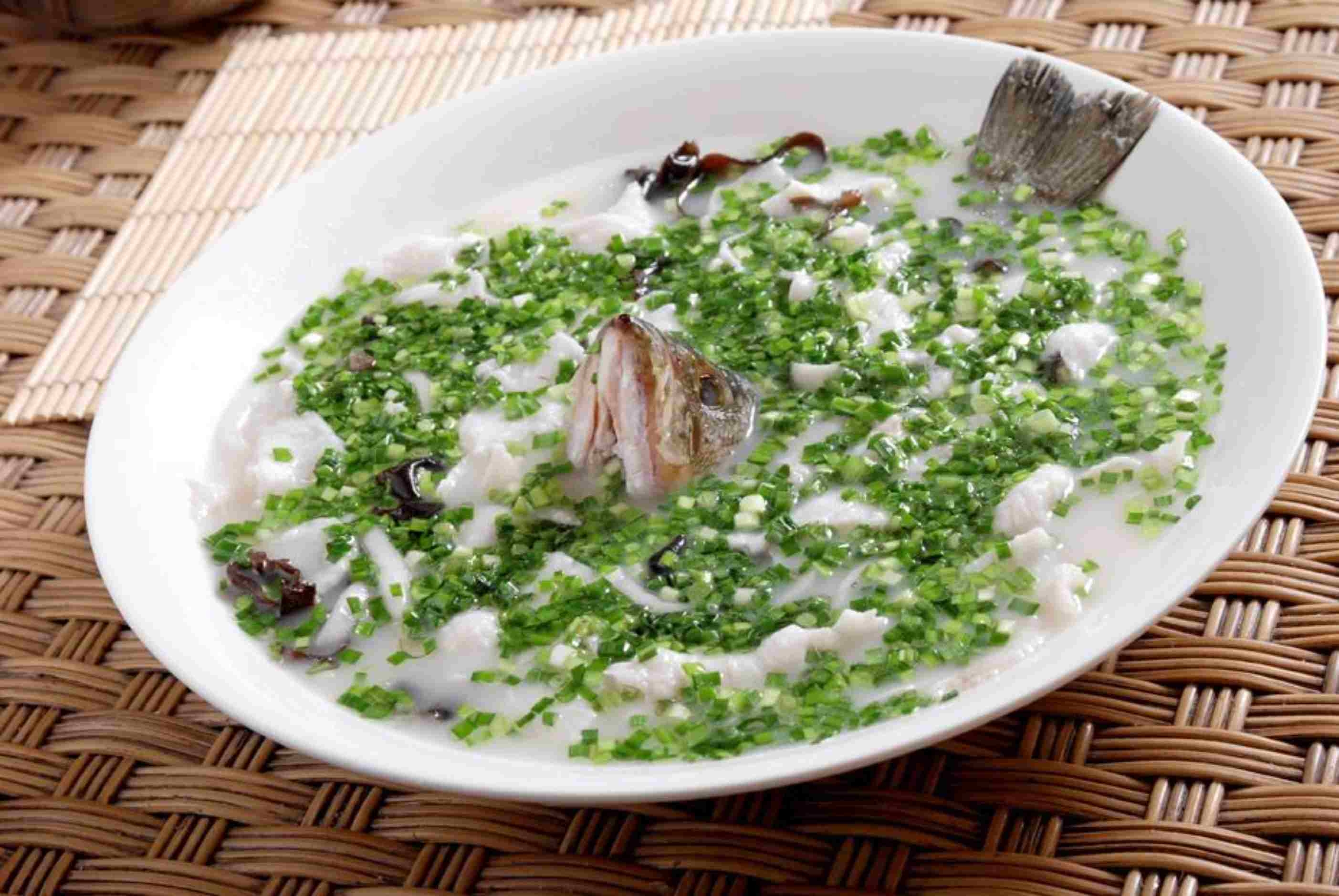 韭香鲈鱼高清图片