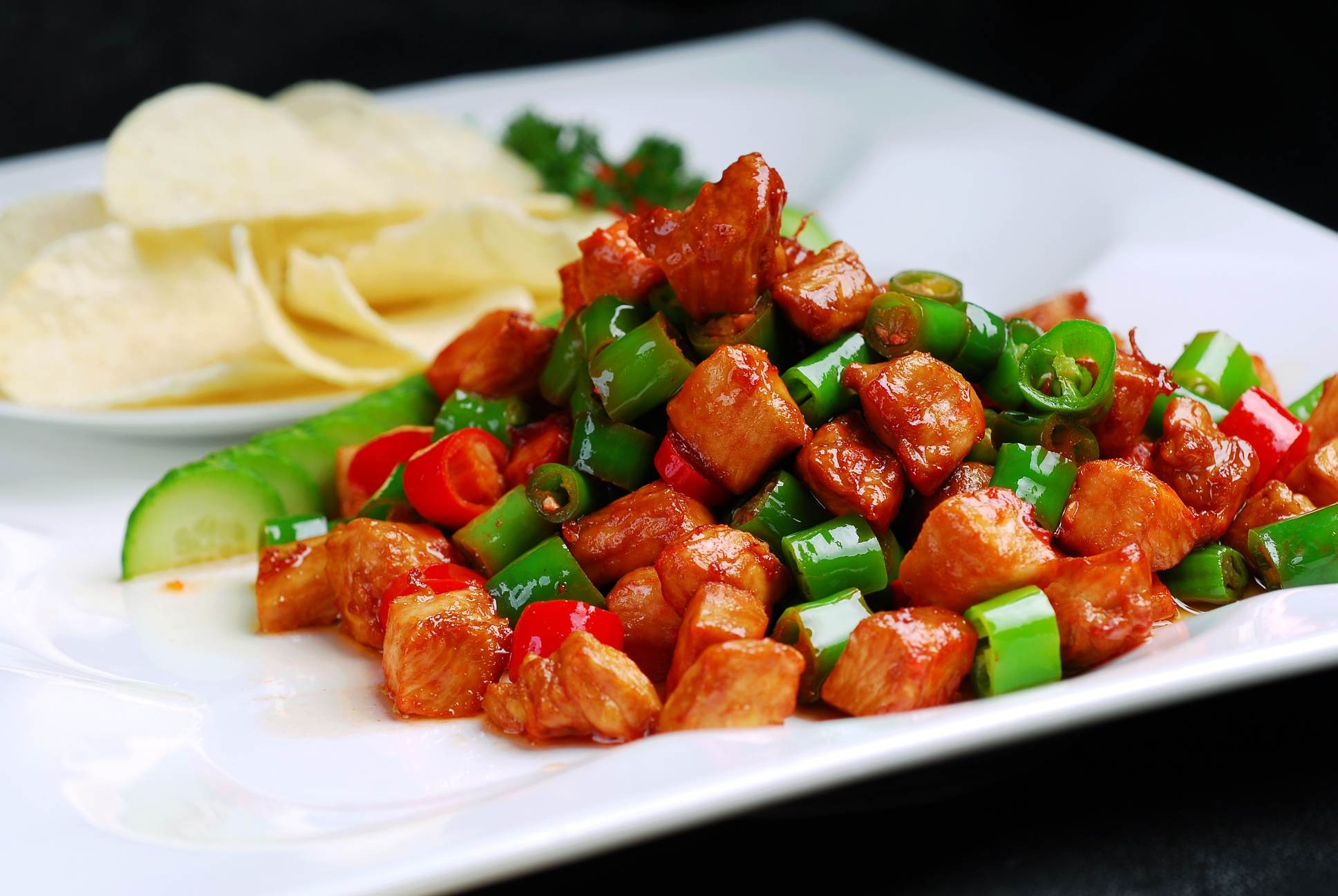 餐饮美食时尚川菜-酱香鸡柳配薯片宣传图片灯箱