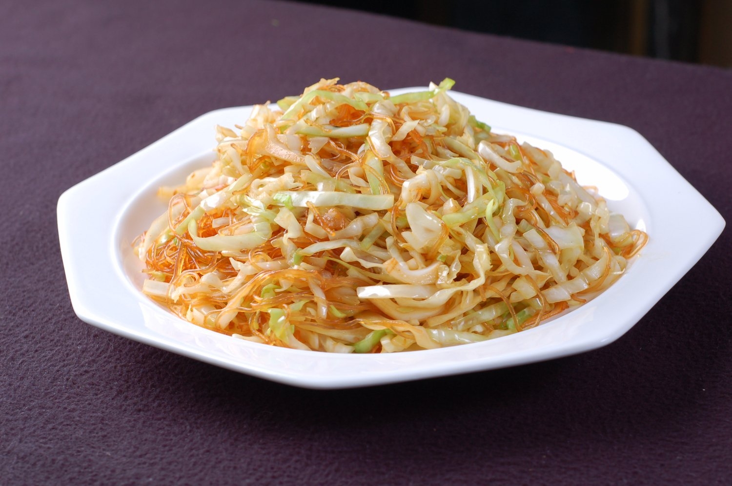 餐饮美食川菜莲白炒粉丝高清图片