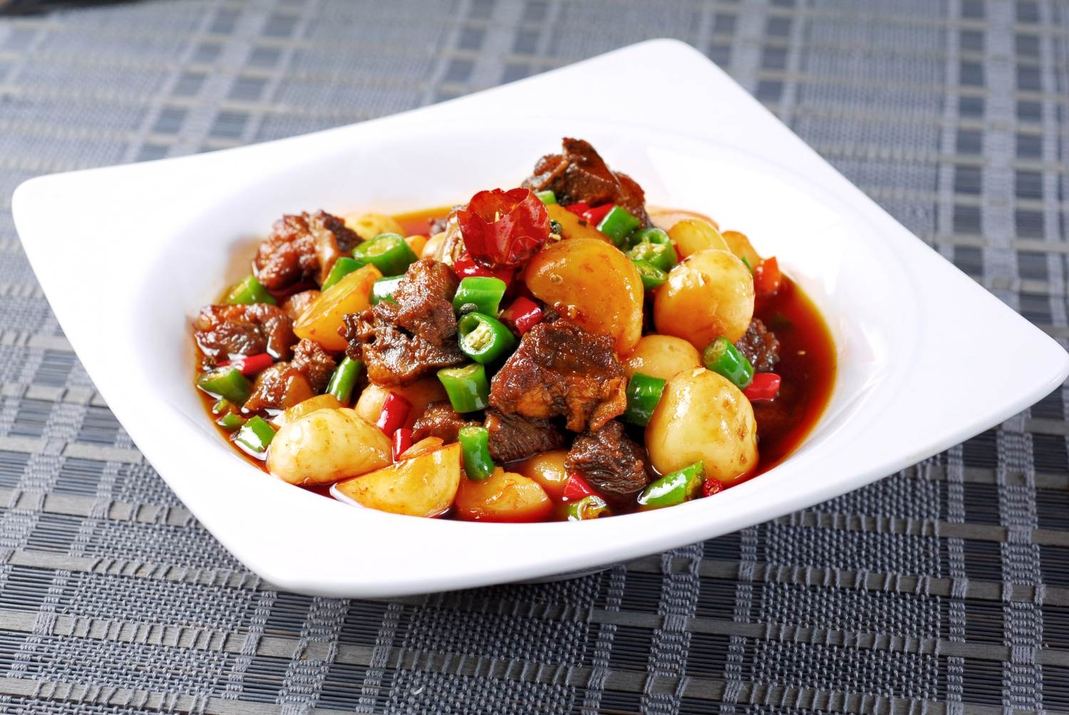 高清图片餐饮美食川菜热小土豆烧仔排高清图片