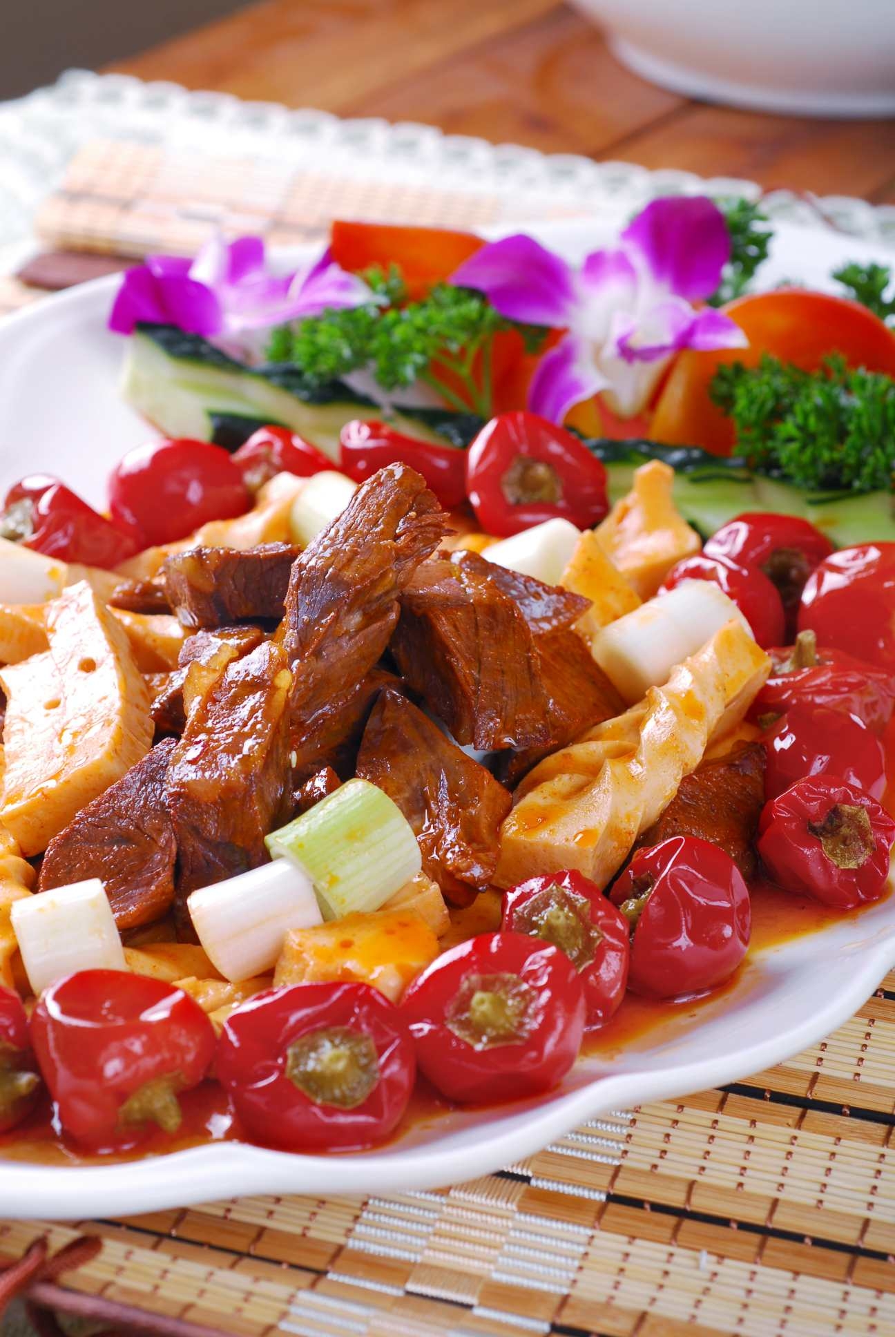 香豆腐烧牛肉高清图片