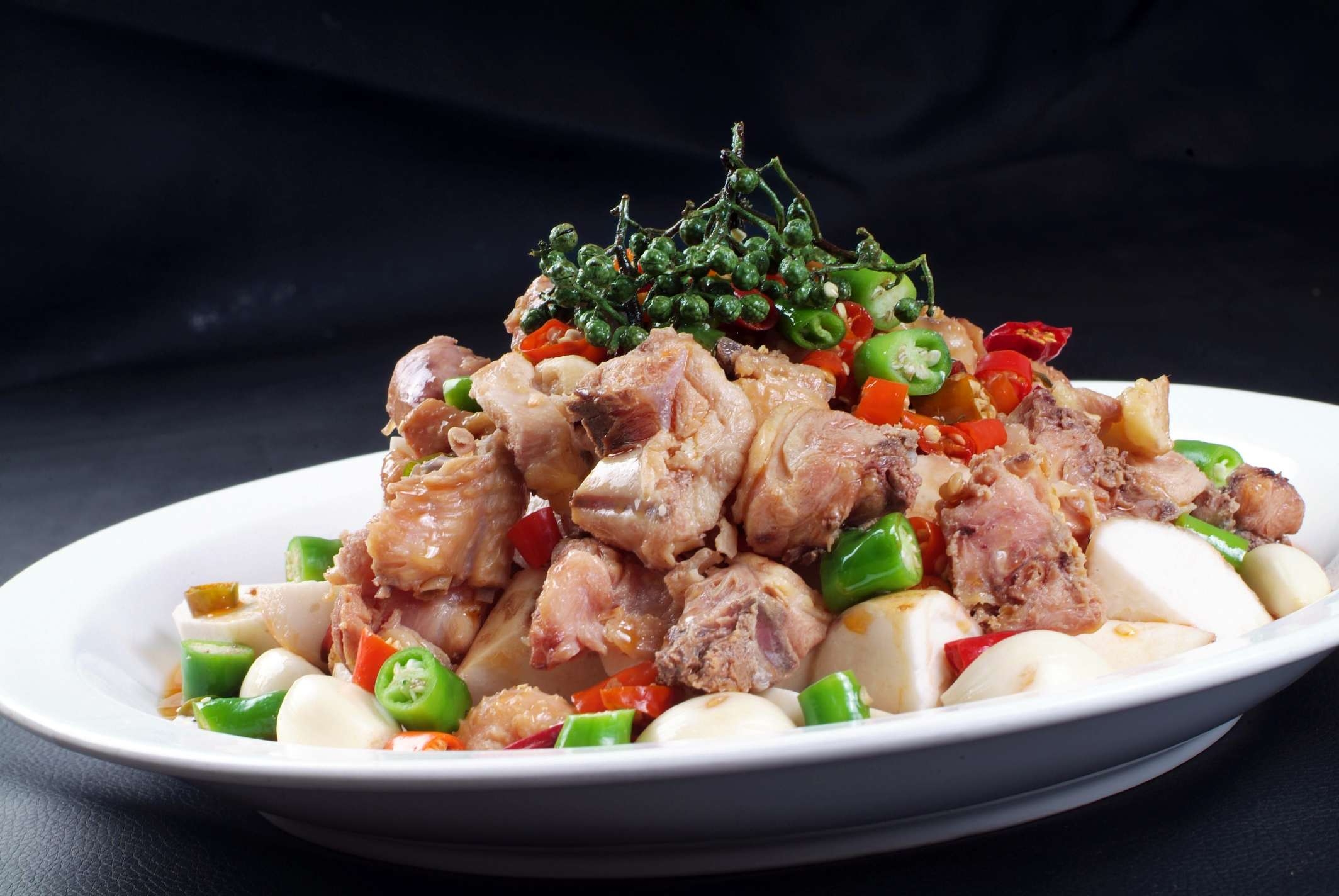 芋儿烧鸡高清图片