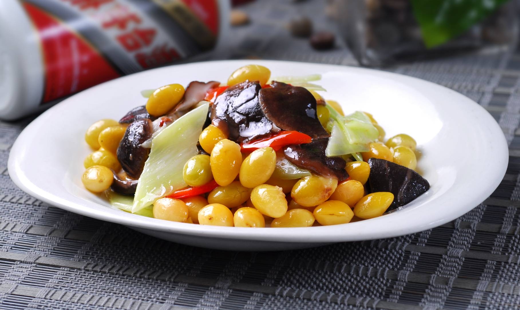 餐饮美食川菜白果香菇炒芥兰高清图片