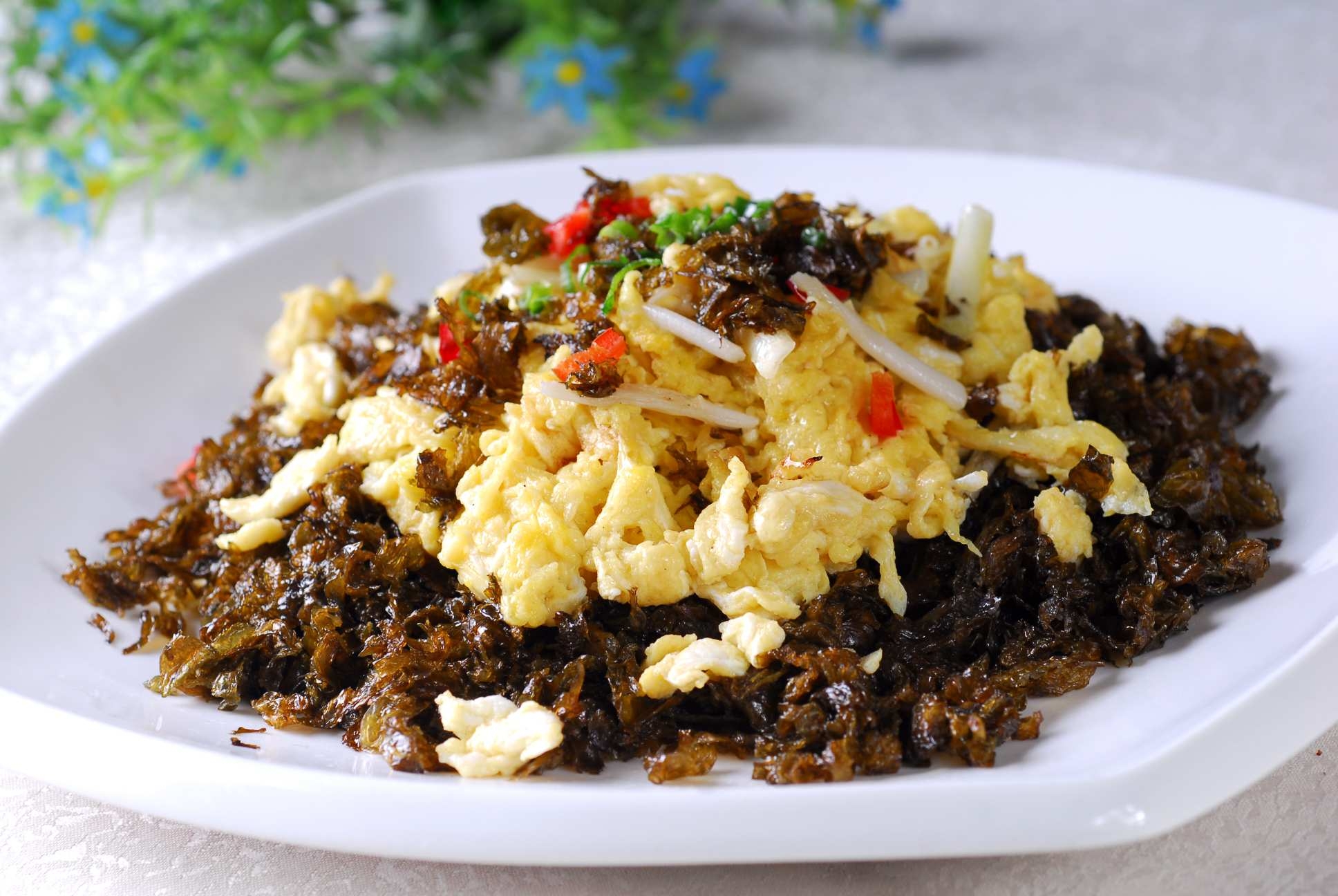 餐饮美食地木耳炒蛋高清图片