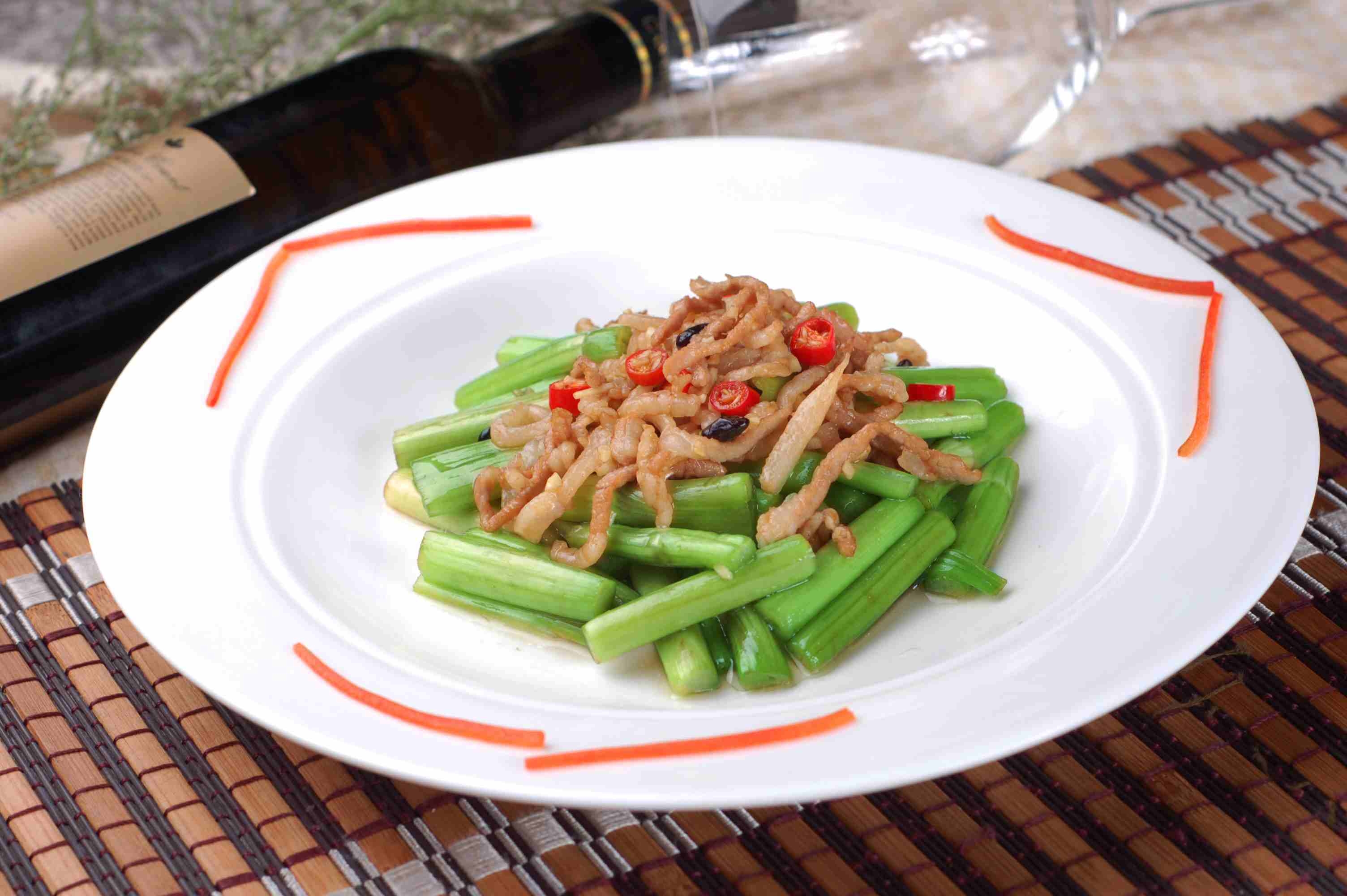 餐饮美食川菜湘菜水芹香肉丝高清图片