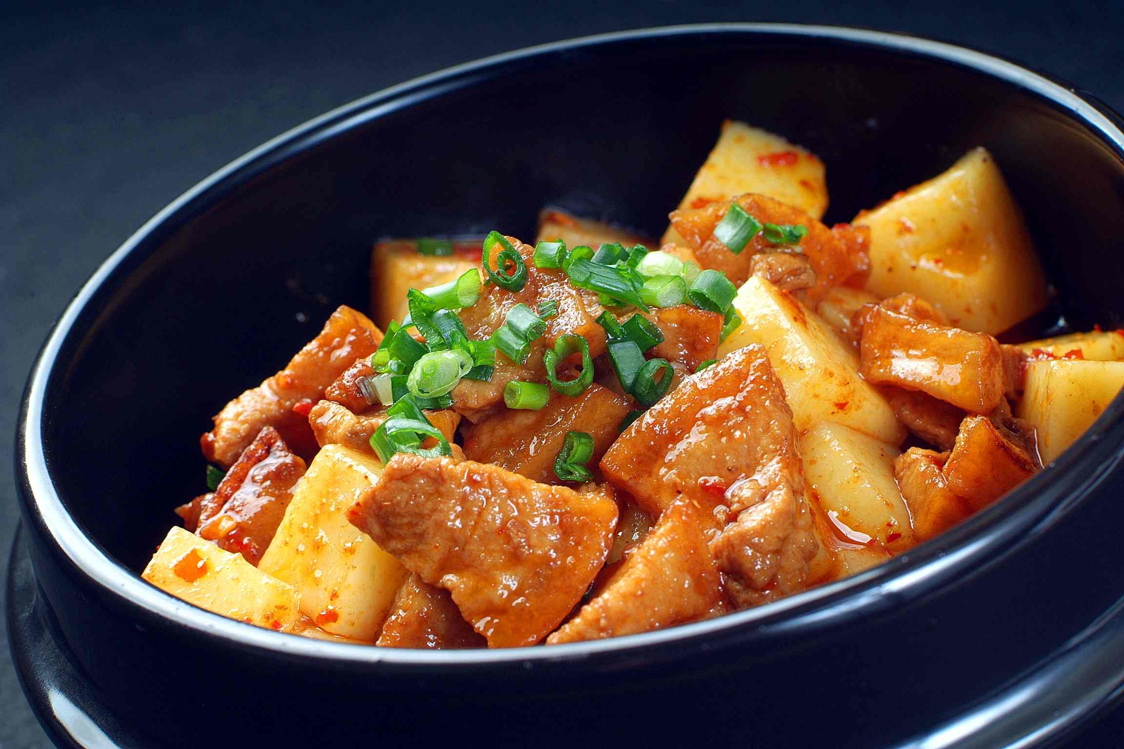 餐饮美食油渣米凉粉高清图片