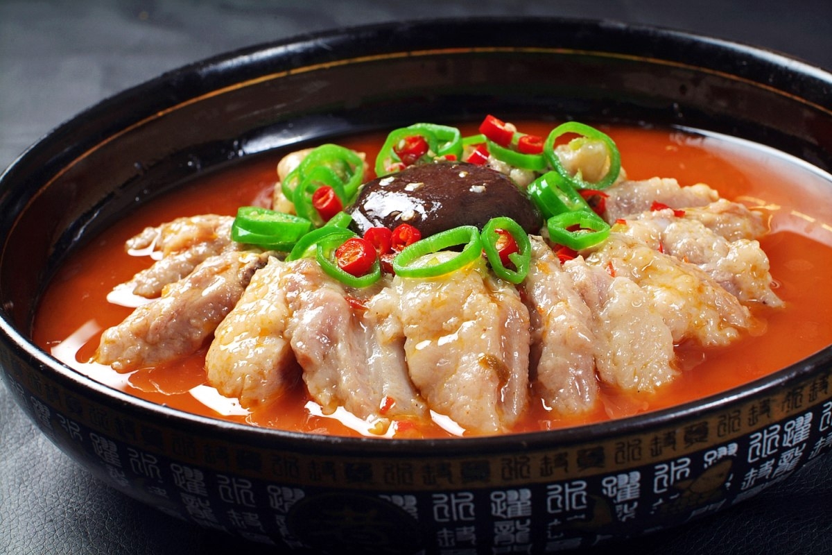 餐饮美食红汤排骨高清图片
