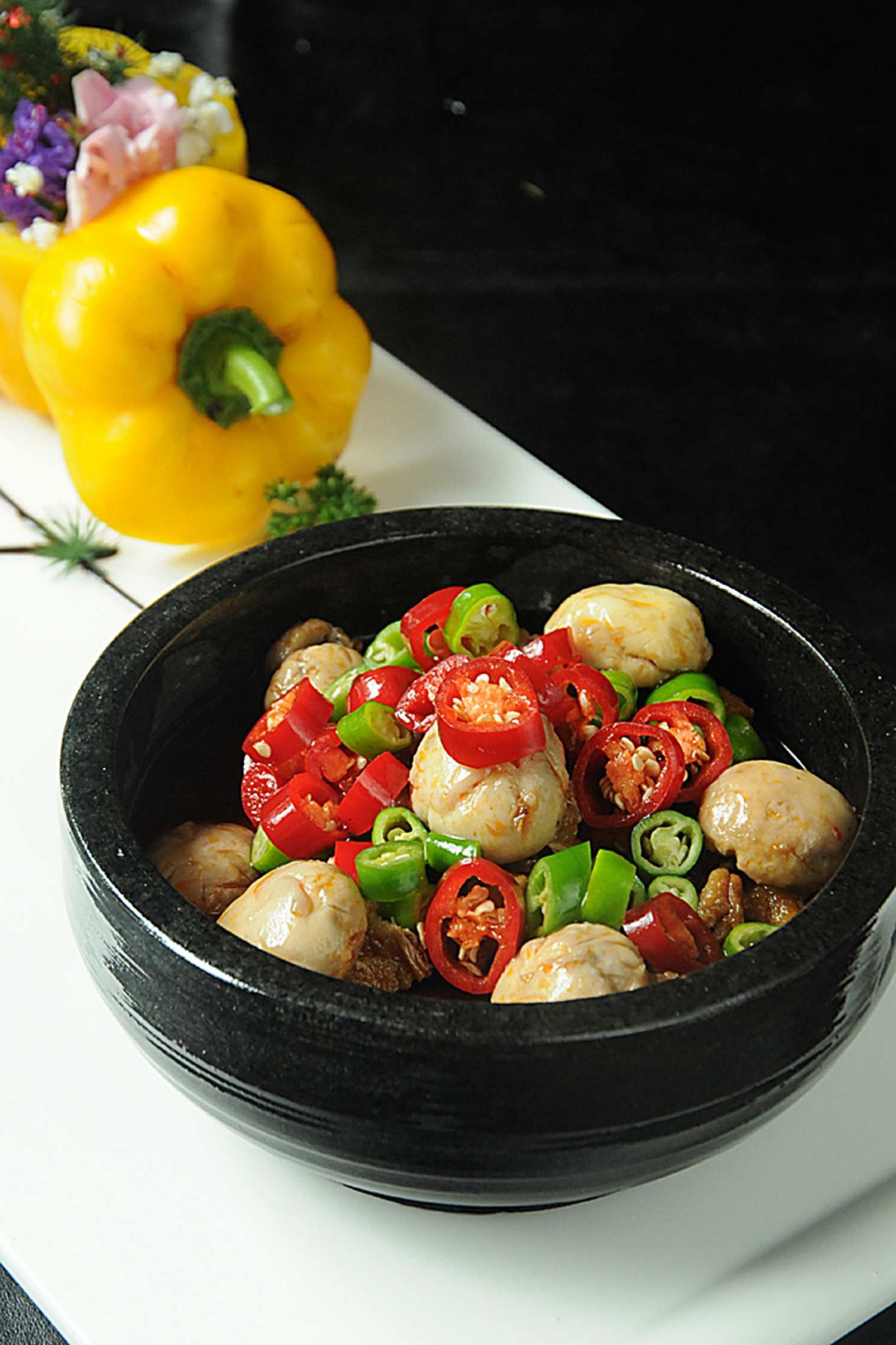 餐饮美食川菜小蘑菇烧鳄鱼高清图片