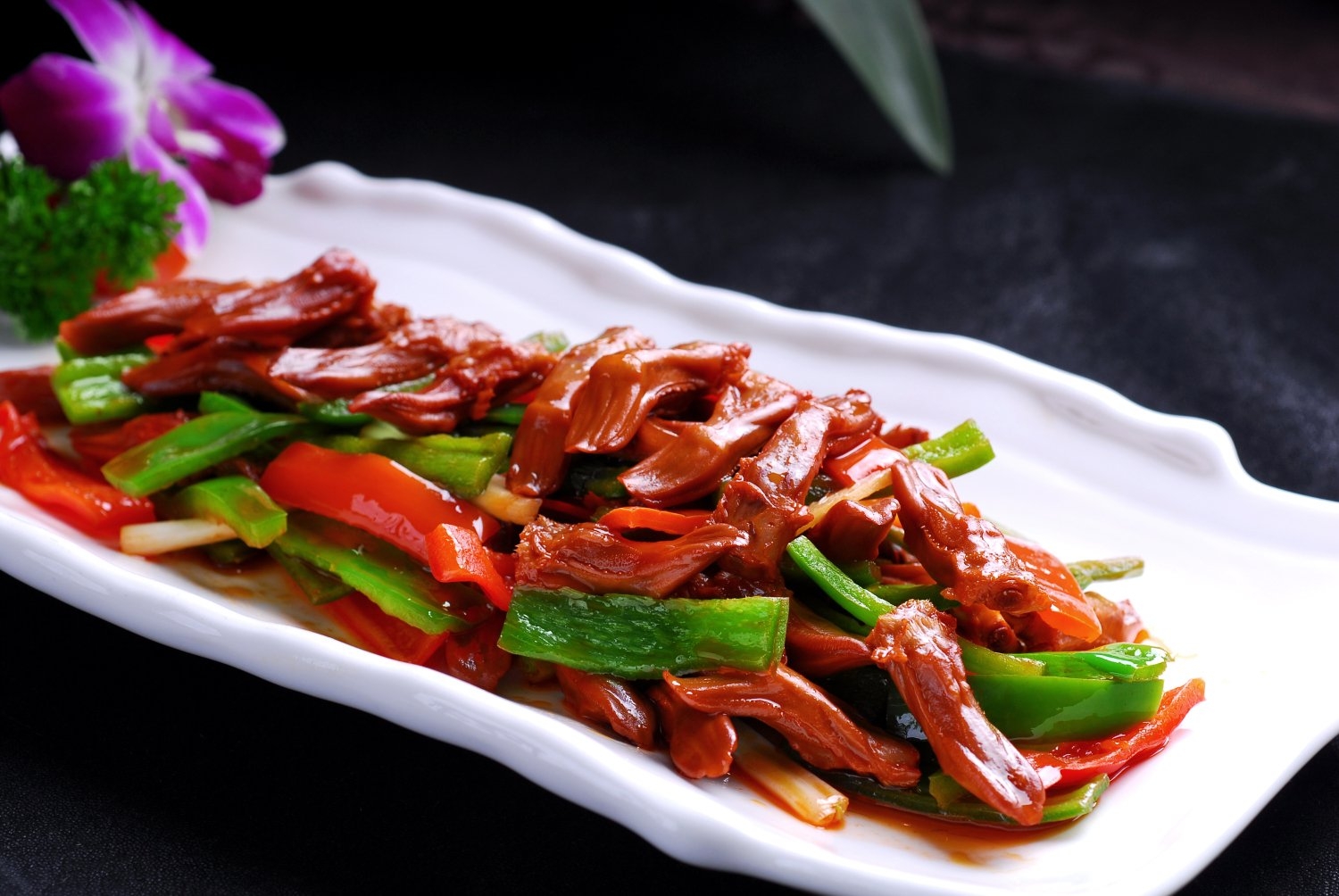 餐饮美食川菜酱爆鸭舌高清图片