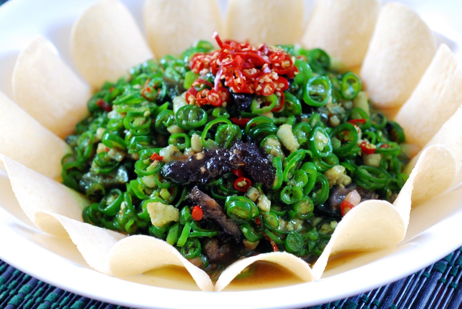 餐饮美食青椒肉碎辽参高清图片