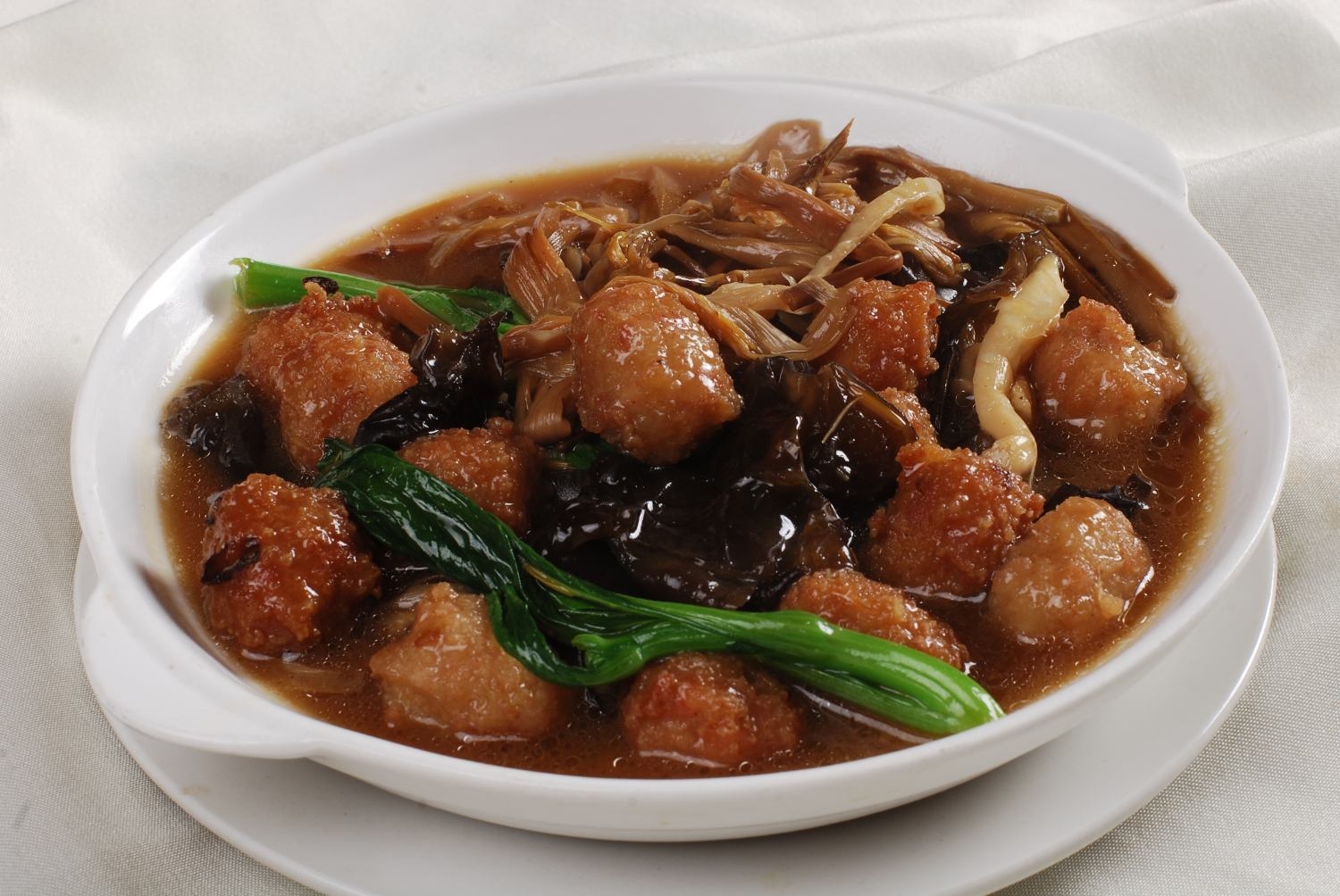 餐饮美食农家烧丸子高清图片