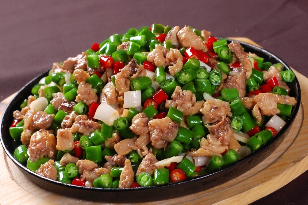 餐饮美食辣妹尖椒鸡宣传图片灯箱