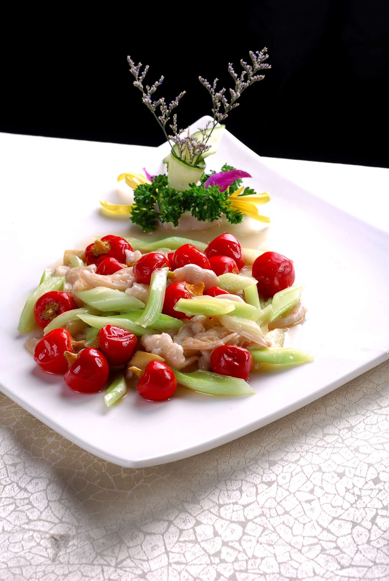 餐饮美食热菜热泡椒鄂鱼肠高清图片