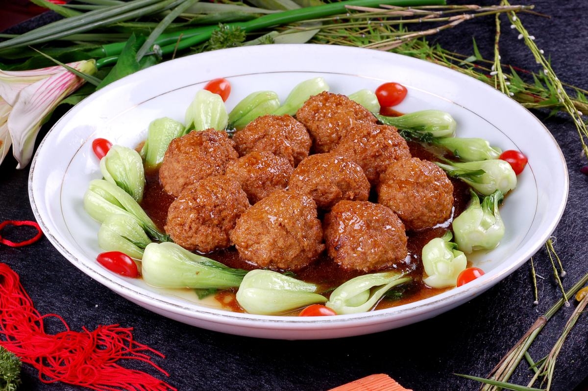 餐饮美食红烧狮子头宣传图片灯箱