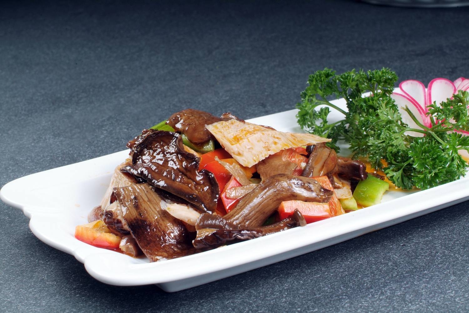 餐饮美食牛肝菌炒素回锅肉高清图片