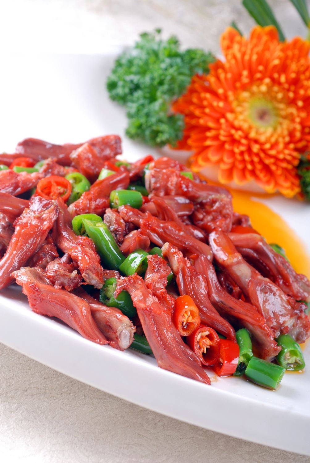 餐饮美食酱爆鸭舌高清图片