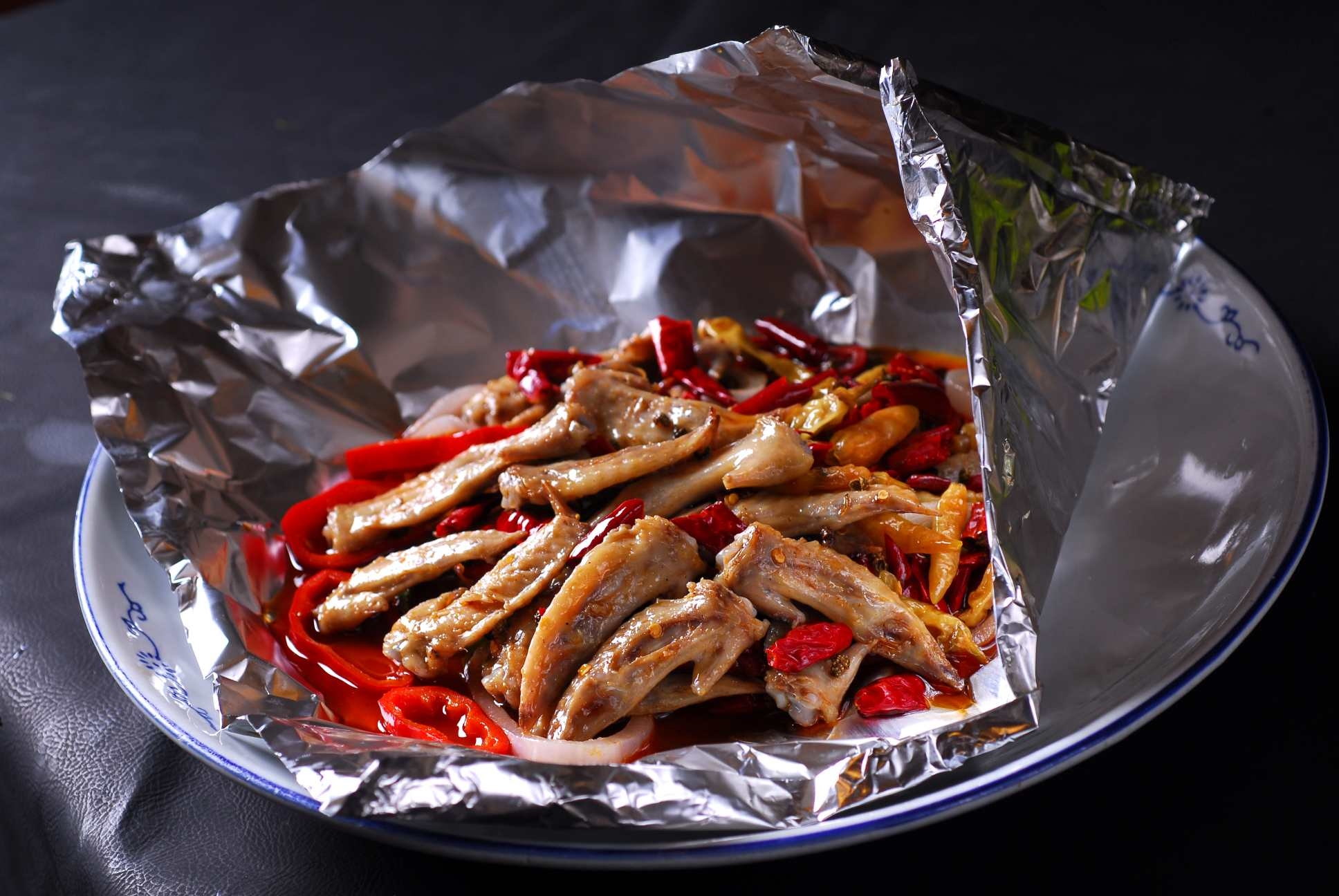 餐饮美食纸包鸡翅高清图片