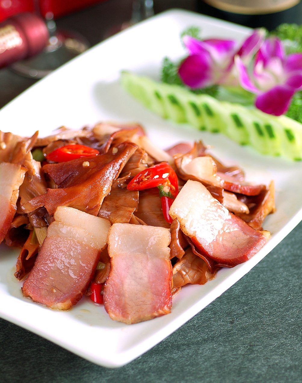 高清图片餐饮美食川菜老腊肉烧雪菇菌高清图片