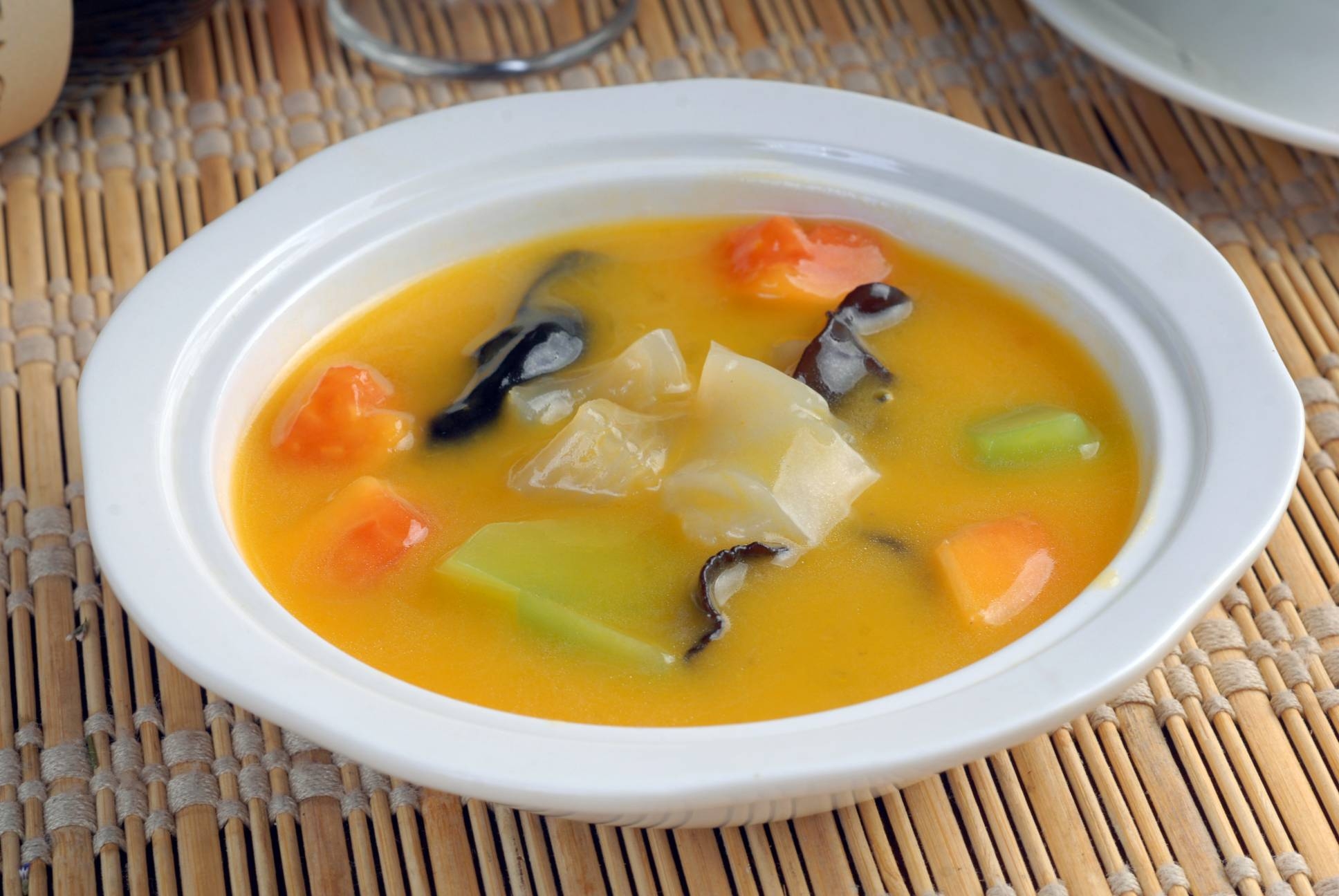 浓汁木瓜烩鱼唇高清图片