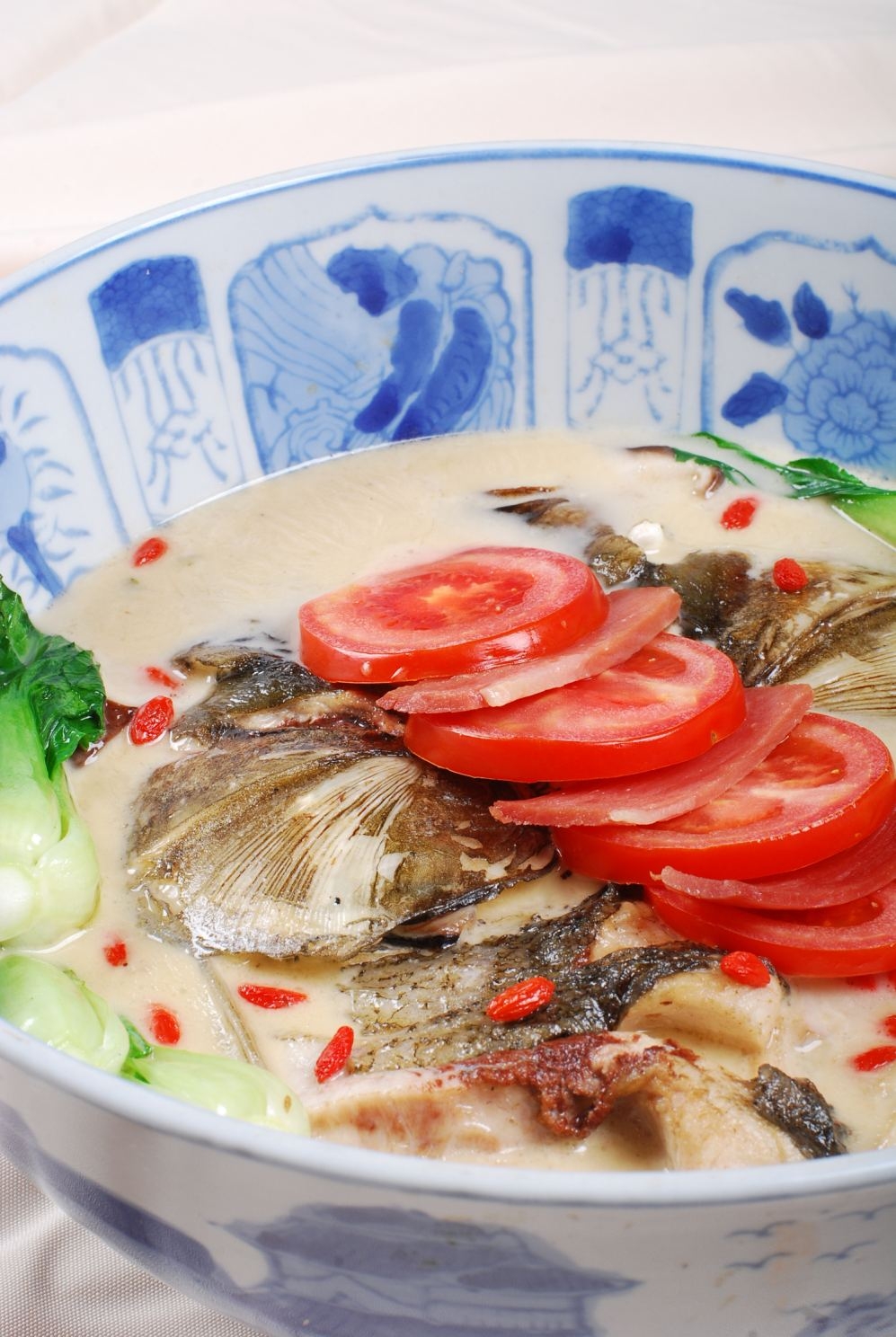 餐饮美食浓汤天目大鱼头高清图片