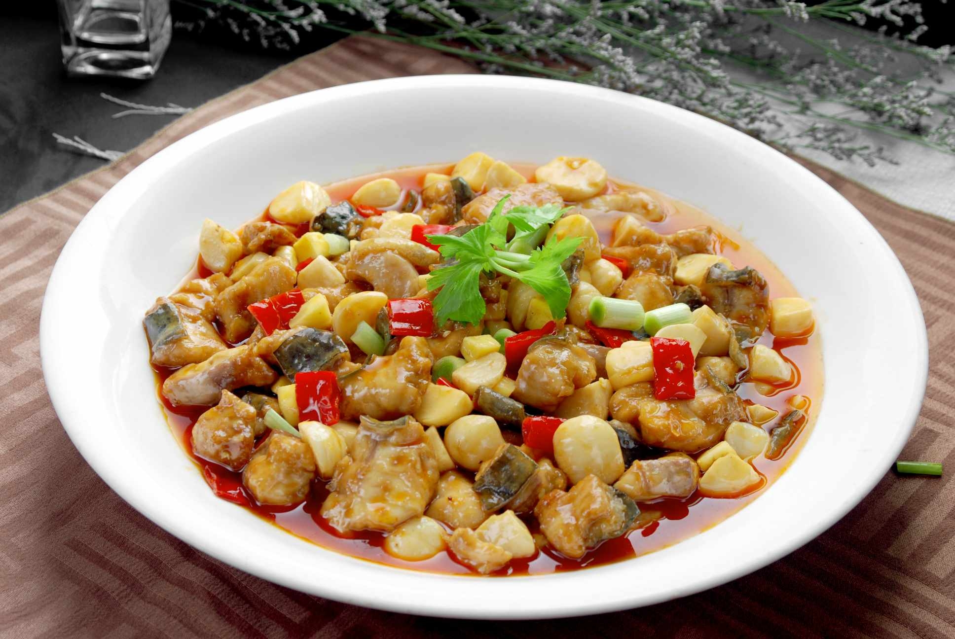 餐饮美食川菜大蒜土鲢鱼高清图片