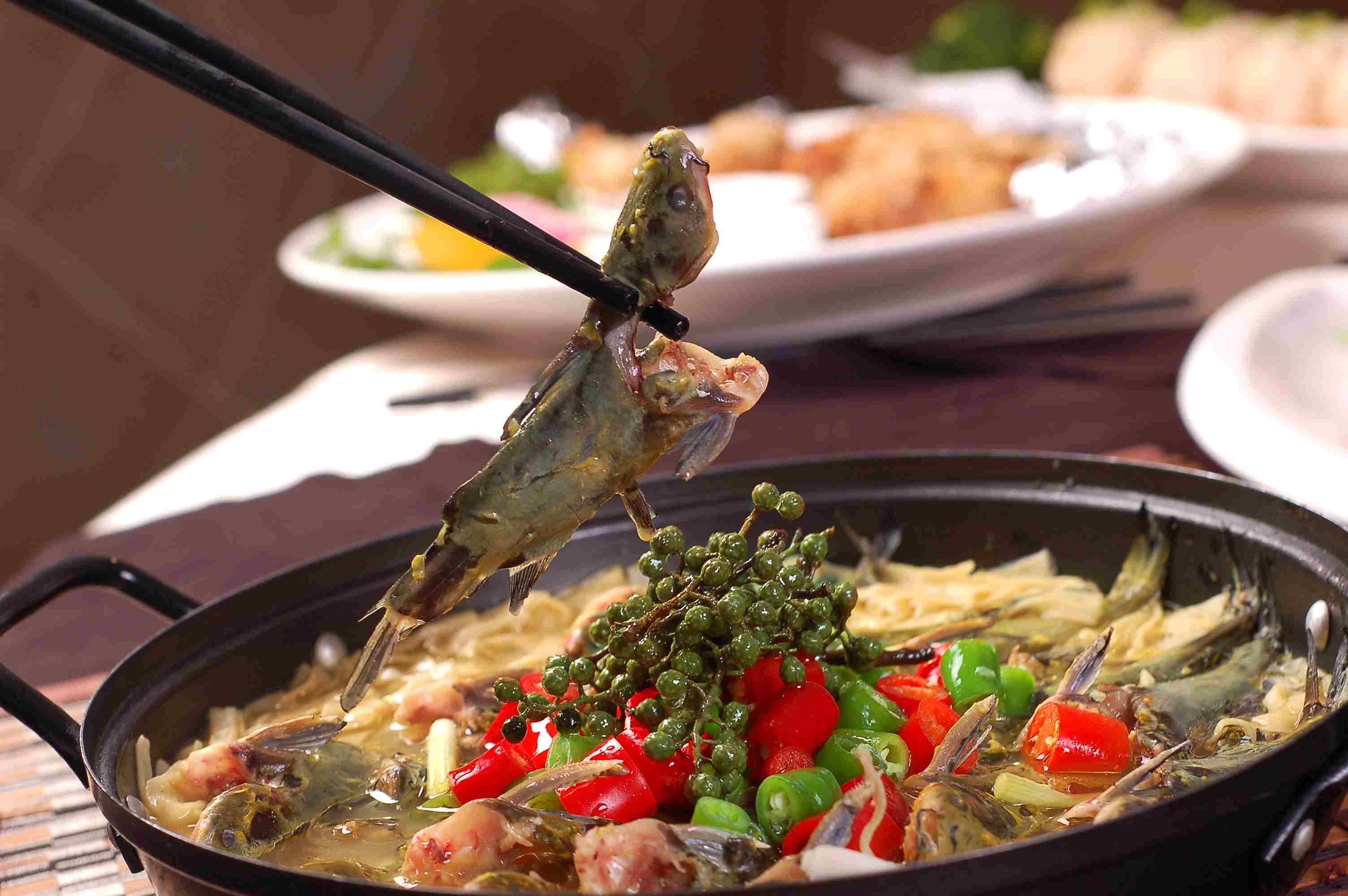 餐饮美食势烹三角蜂宣传图片灯箱