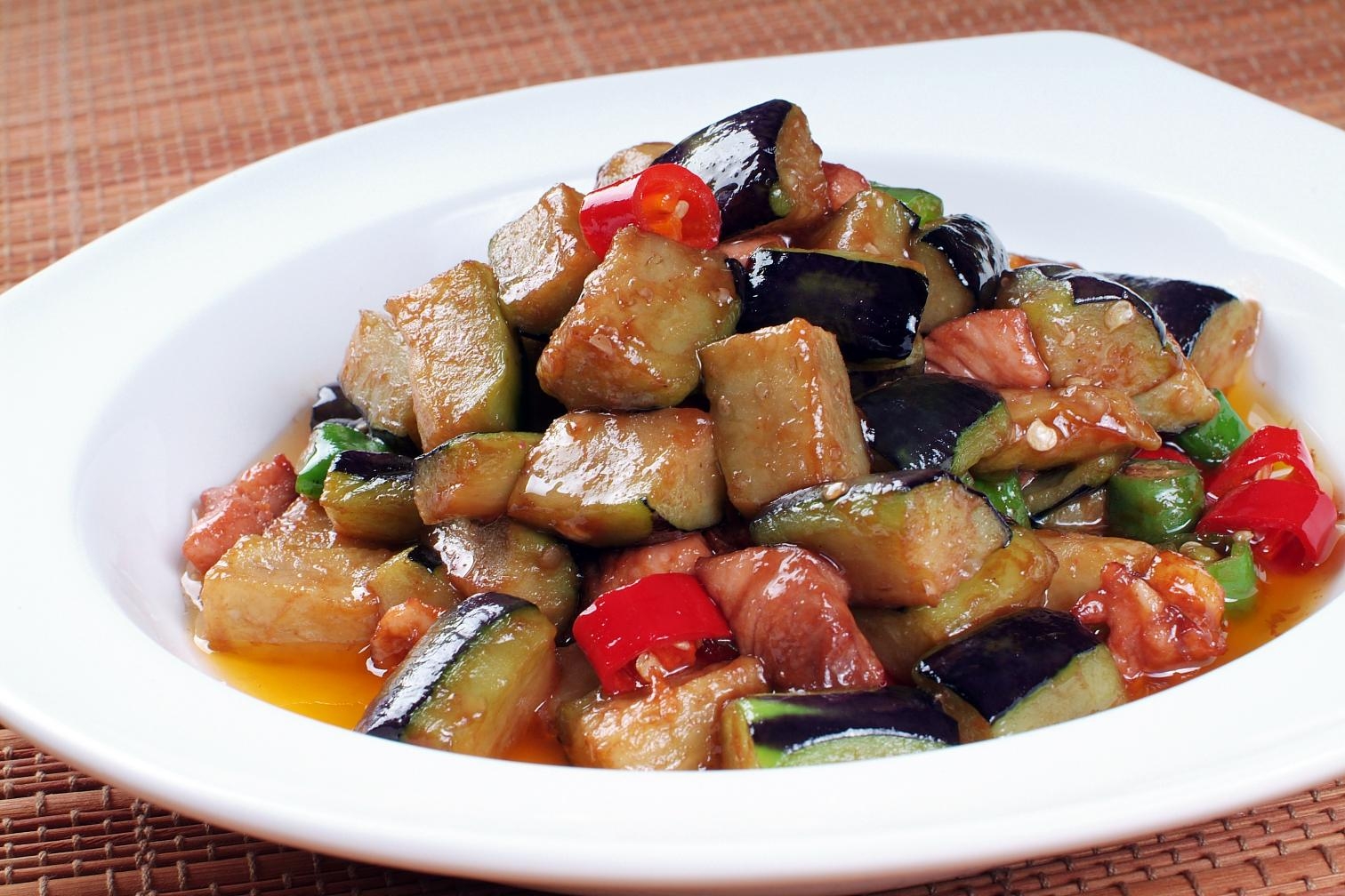 餐饮美食川菜风味茄丁高清图片