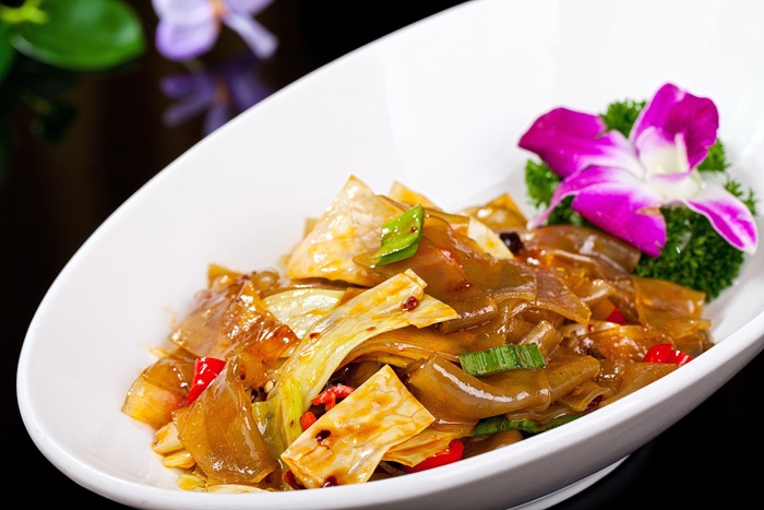 酸包菜炒粉皮 (2)