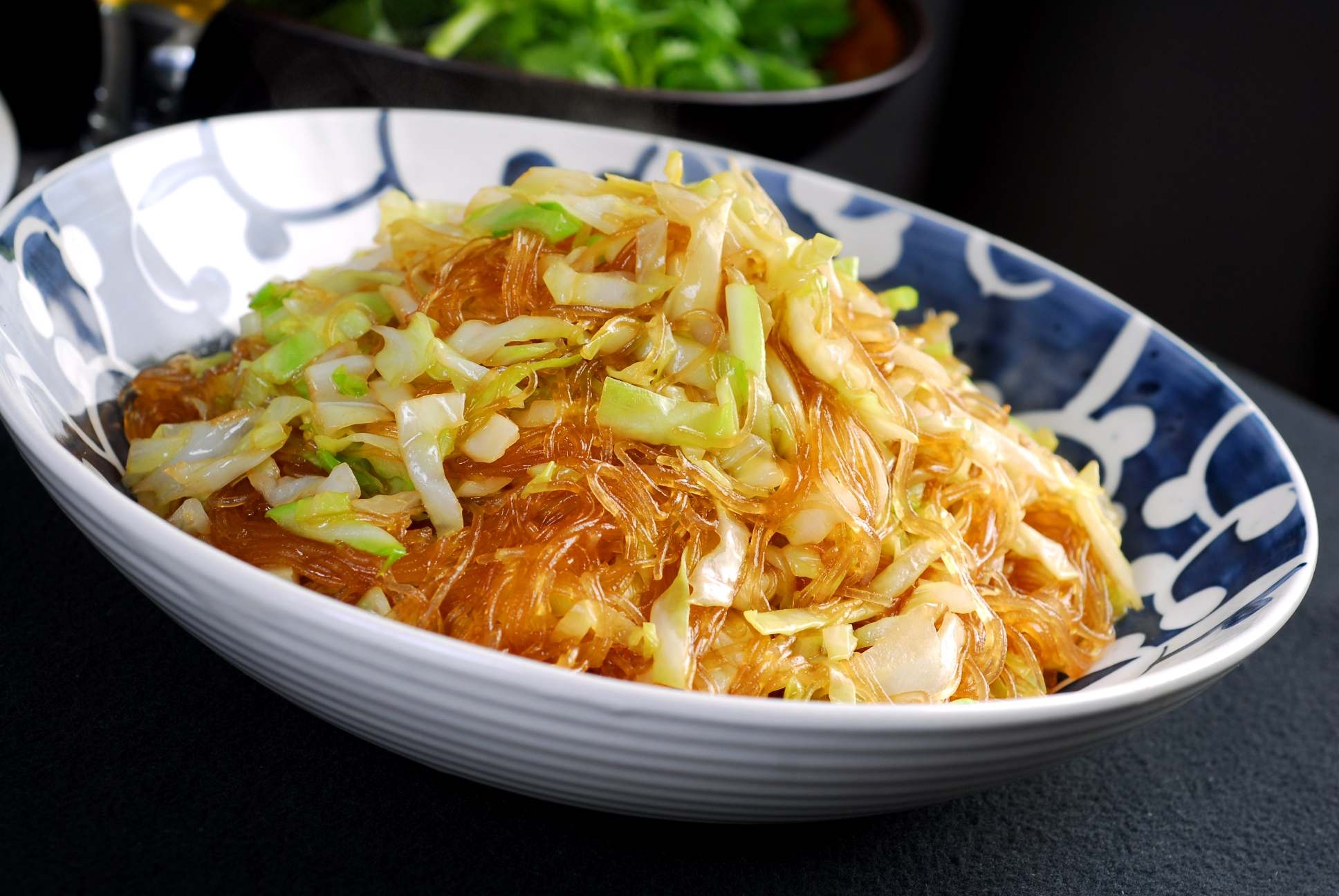 餐饮美食川菜莲白炒粉条高清图片